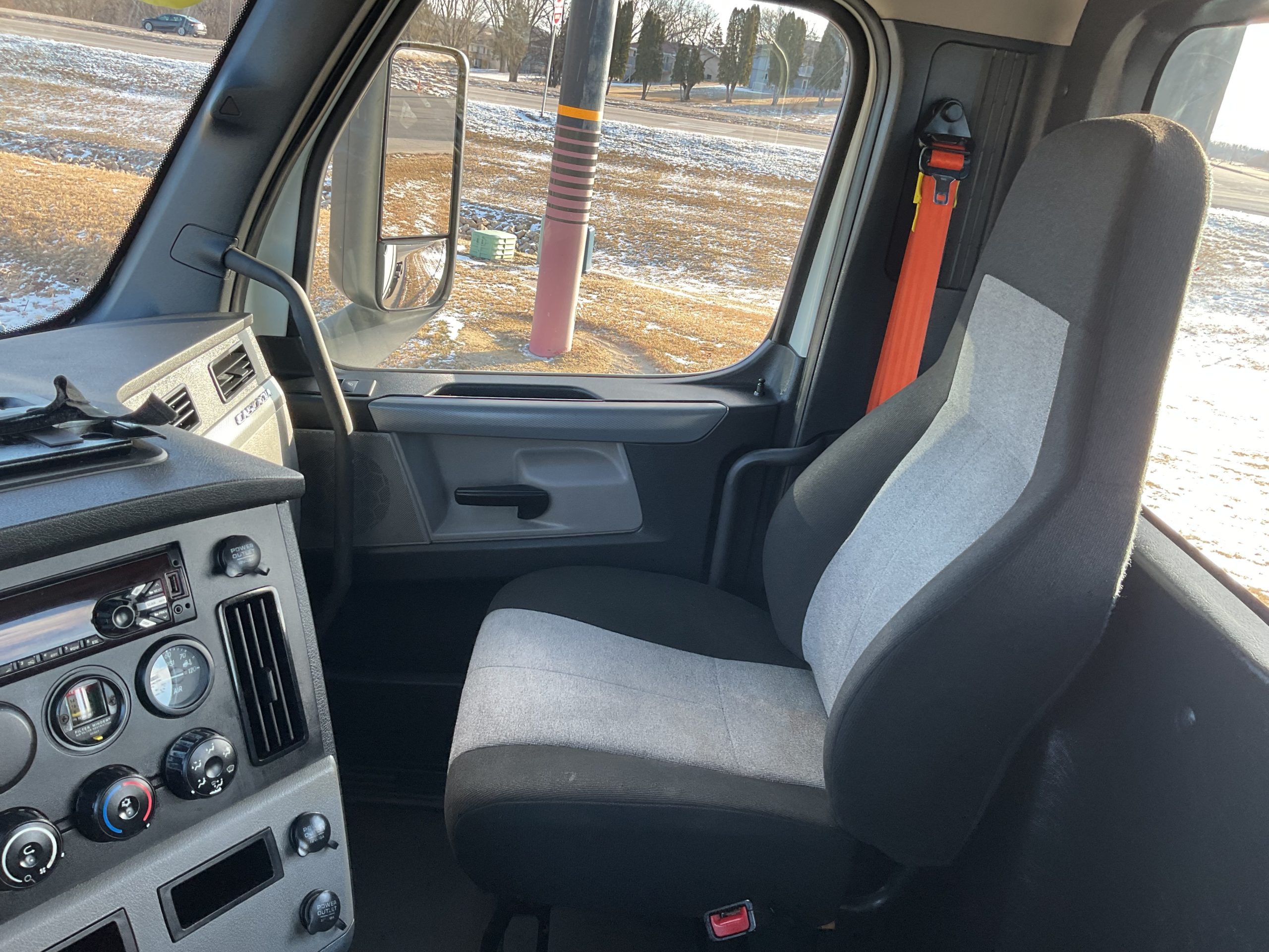 2021 Freightliner PE116 2021 Freightliner PE116 - image 6 of 6