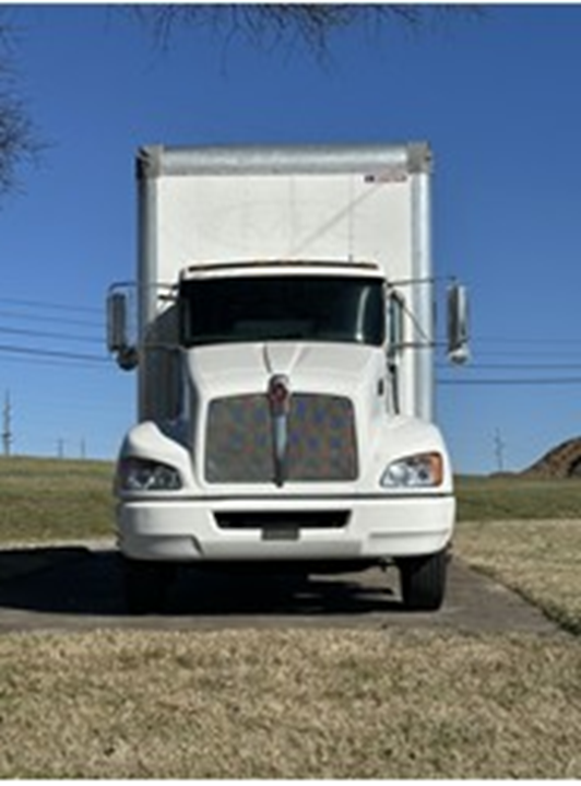 2022 Kenworth T270 - image 2