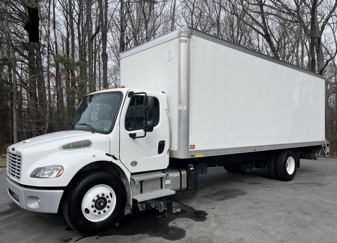 2022 Freightliner M2 106 - image 1