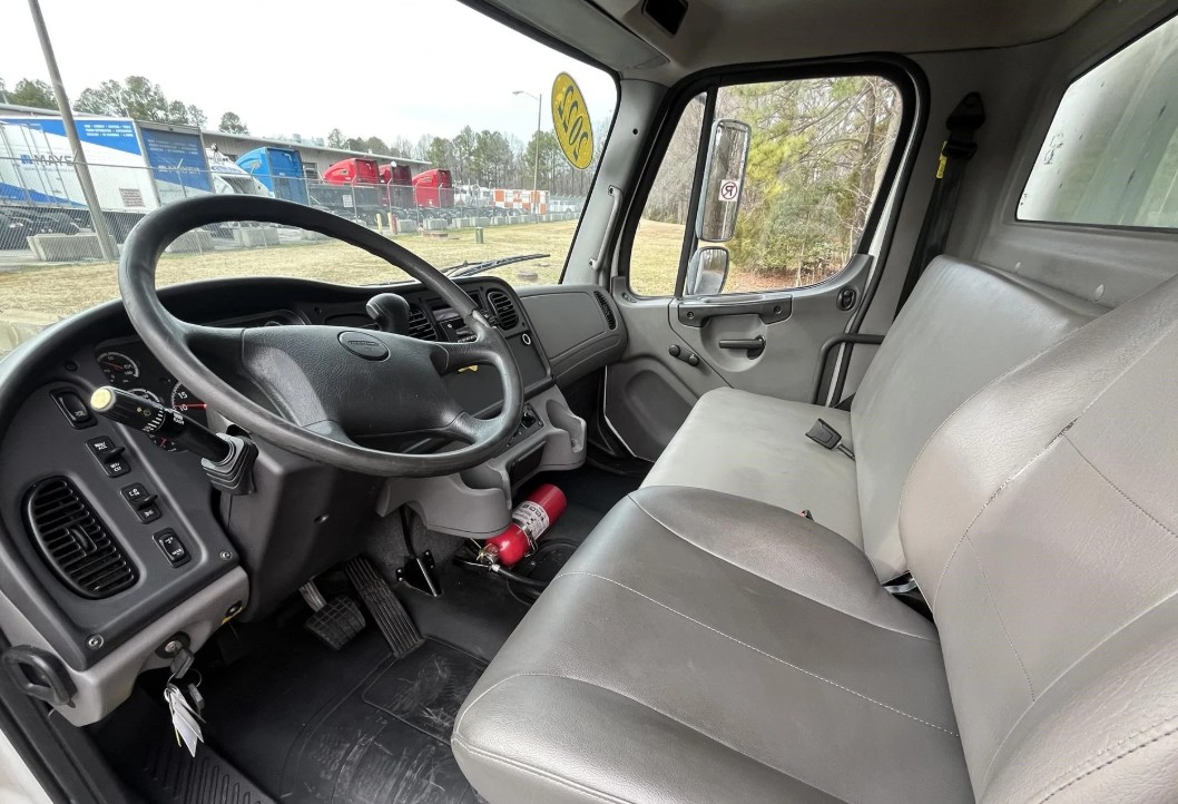 2022 Freightliner M2 106 - image 5