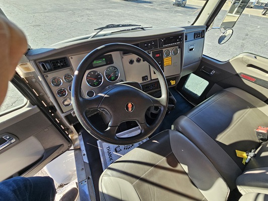 2022 Kenworth T270 - image 4