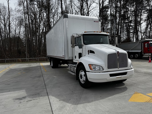 2022 Kenworth T270 - image 2