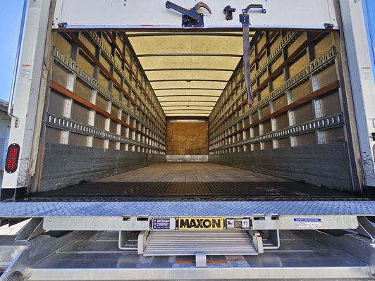 2022 Kenworth T270 - image 3