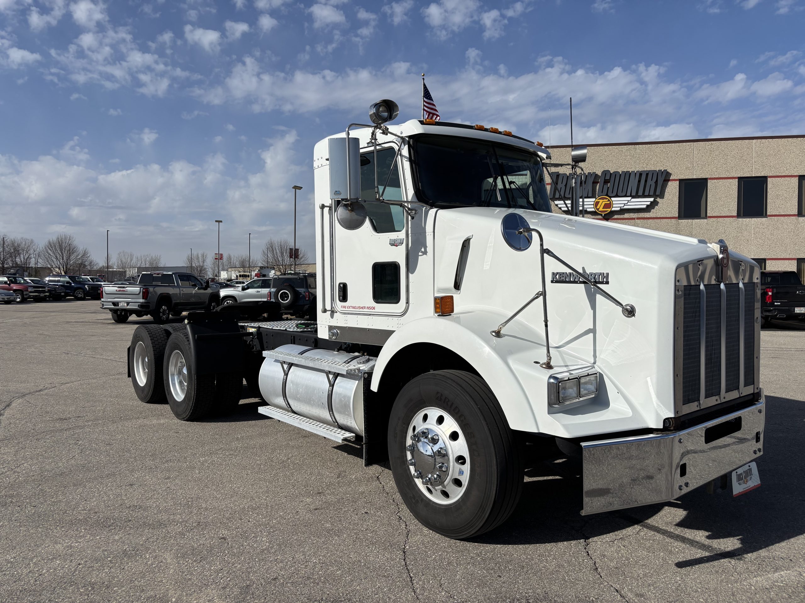 2020 Kenworth T800 - image 3 of 6
