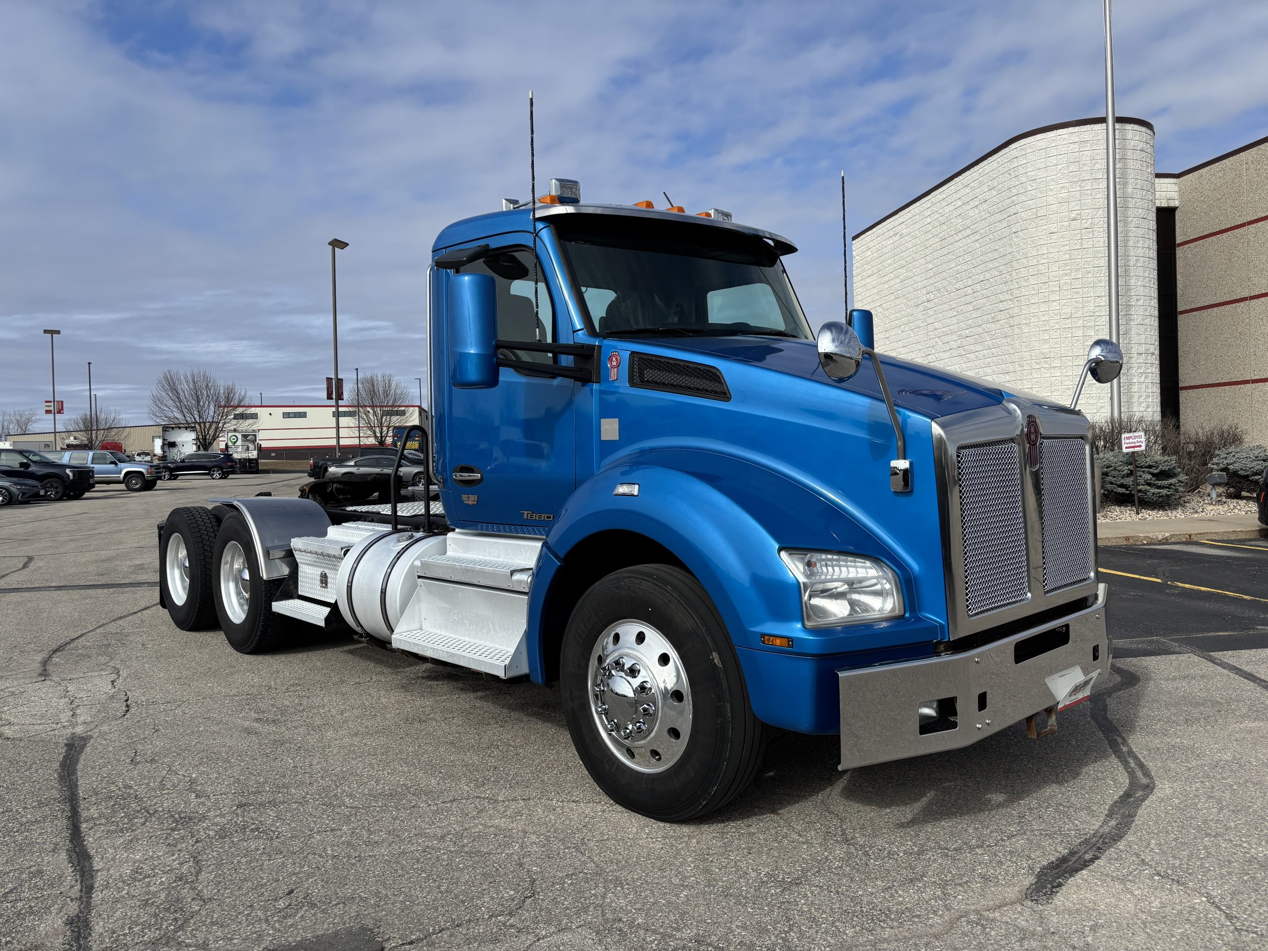2021 Kenworth T880 - image 3 of 6