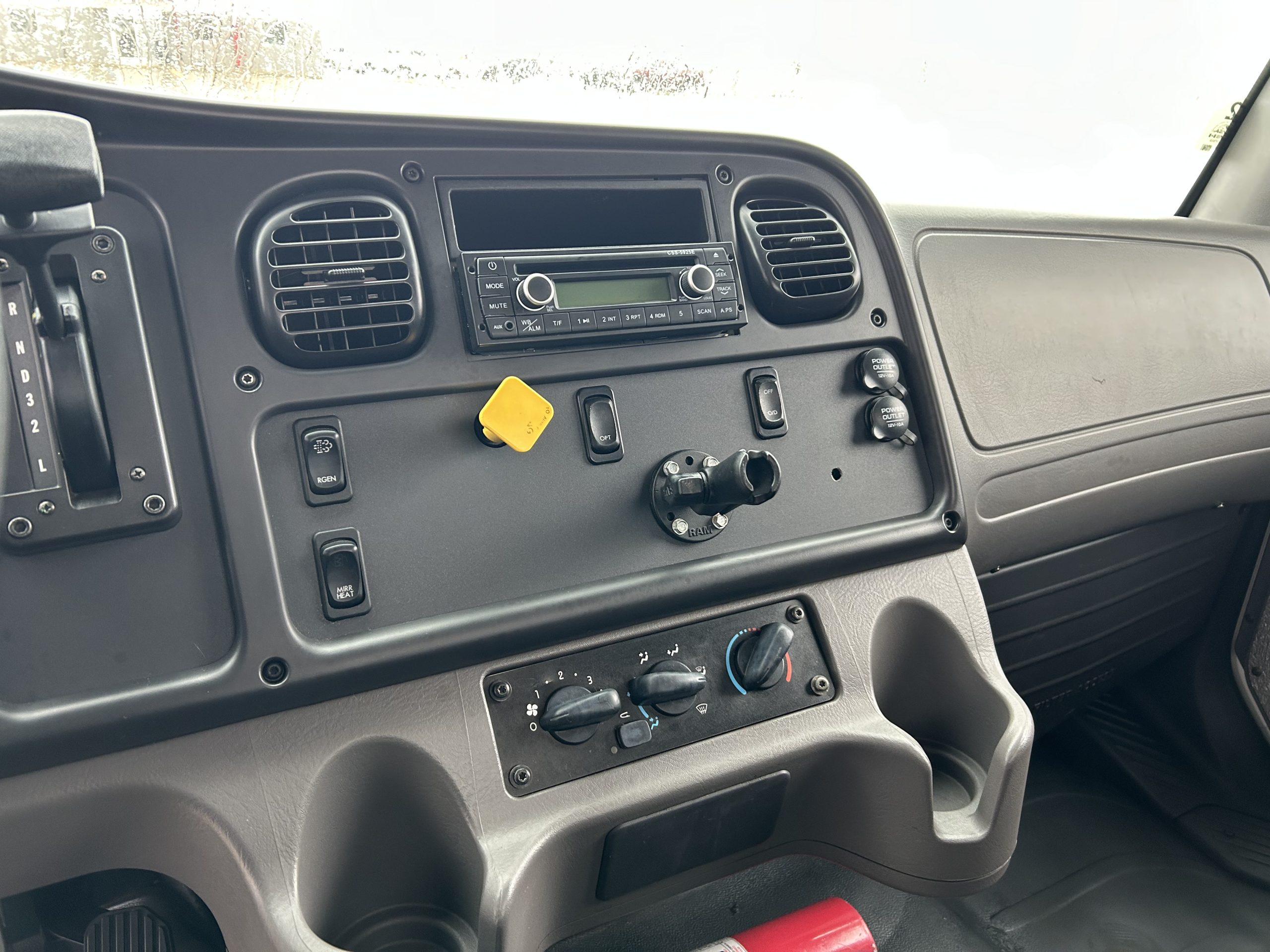 2015 Freightliner M2 106 — photo 5