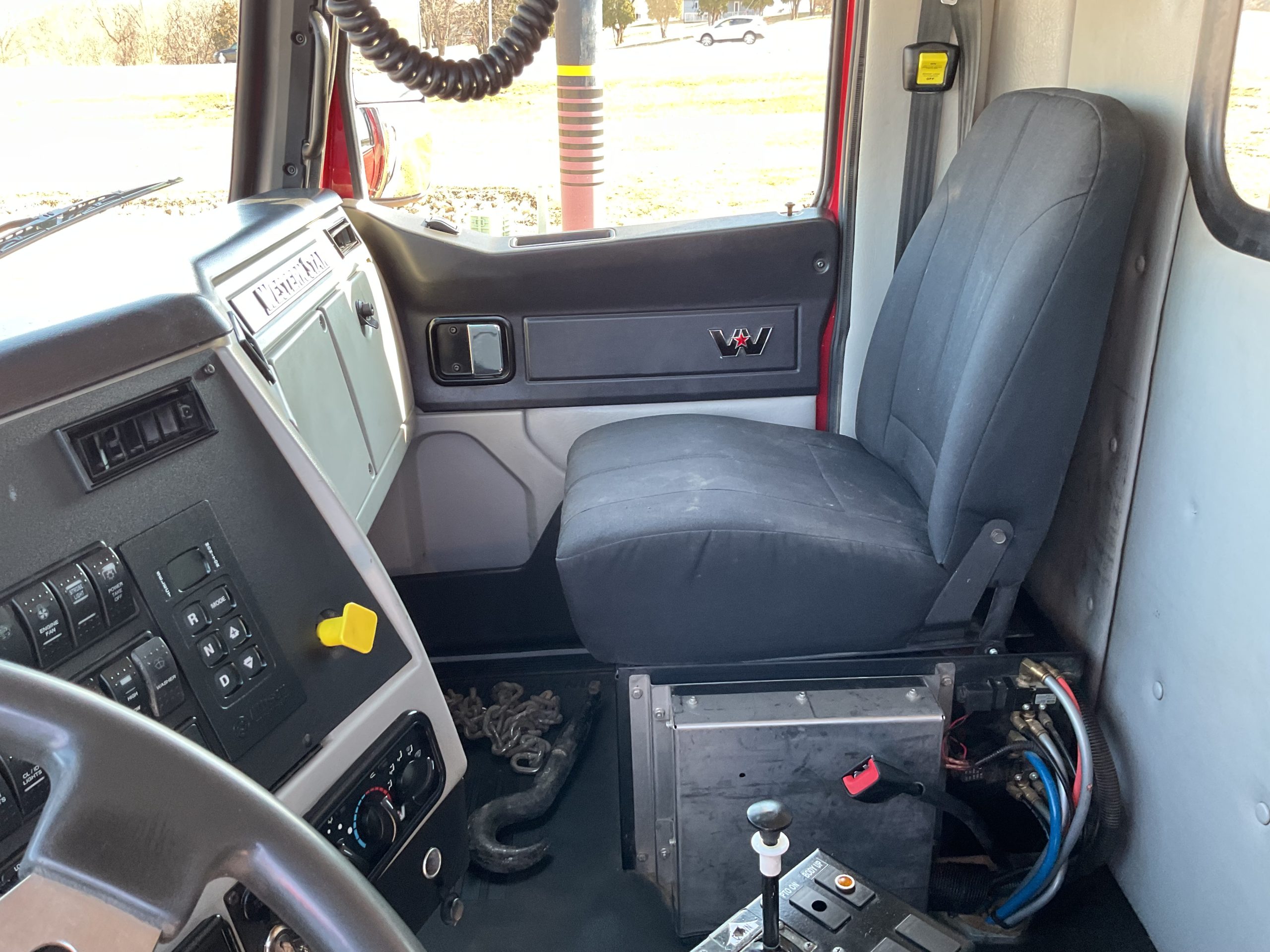 2017 Western Star 4700SB - image 5 of 6