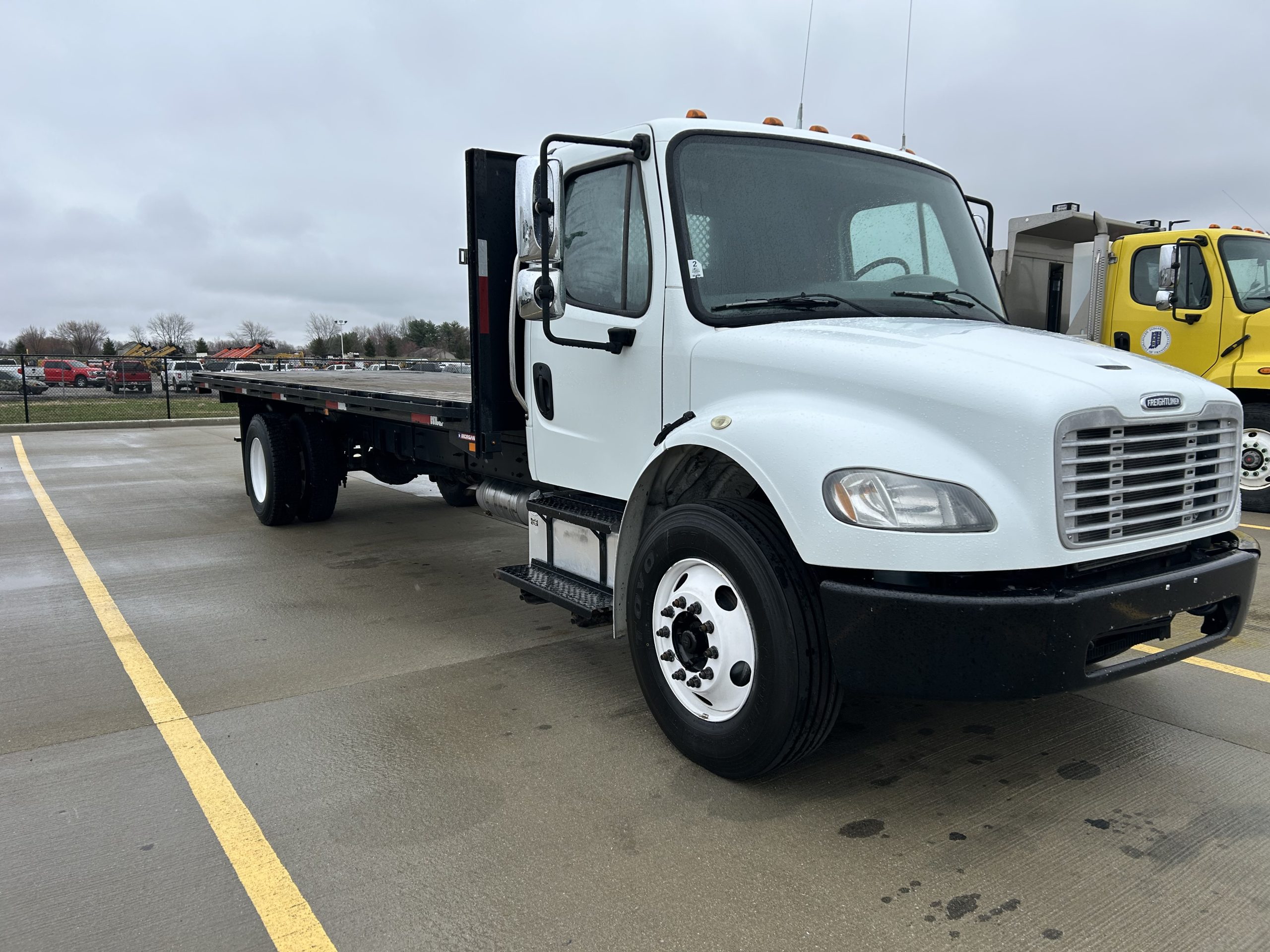 2015 Freightliner M2 106 — photo 3
