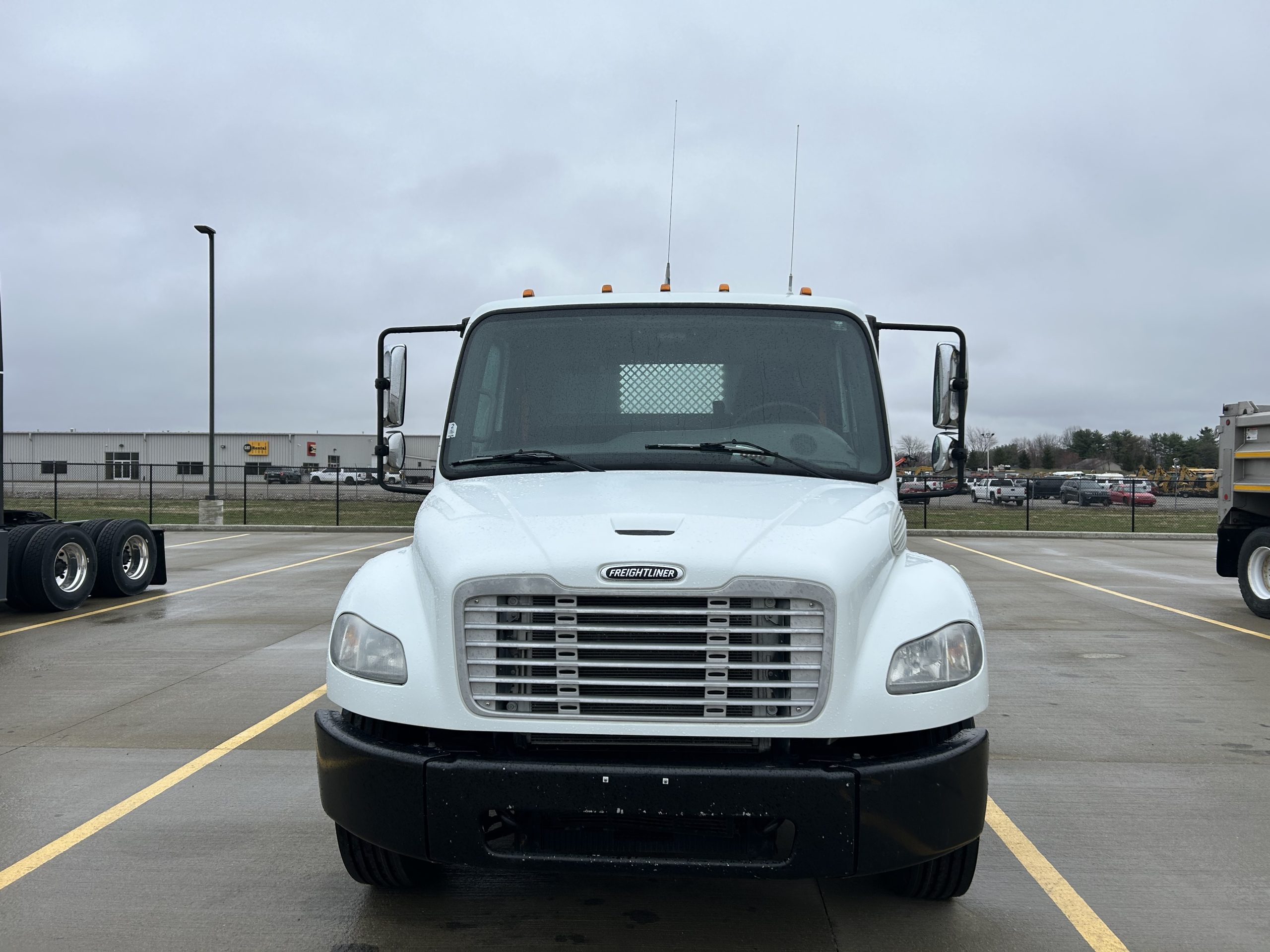 2015 Freightliner M2 106 — photo 2