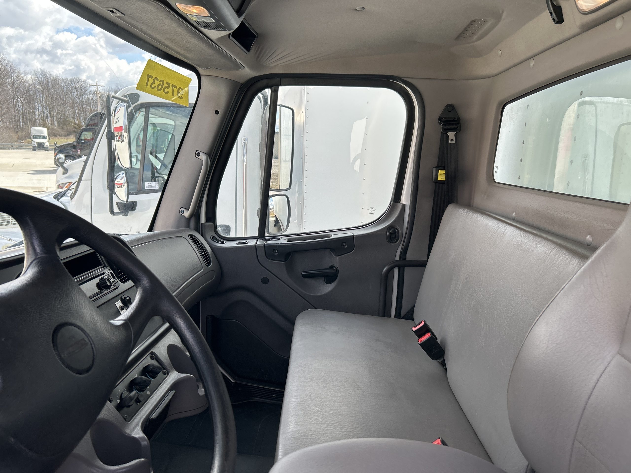 2018 Freightliner M2 106 — photo 5