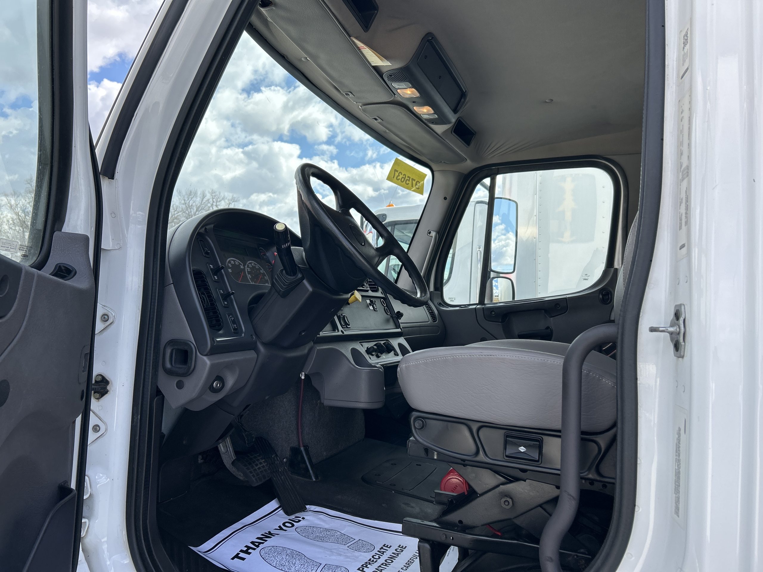 2018 Freightliner M2 106 — photo 6