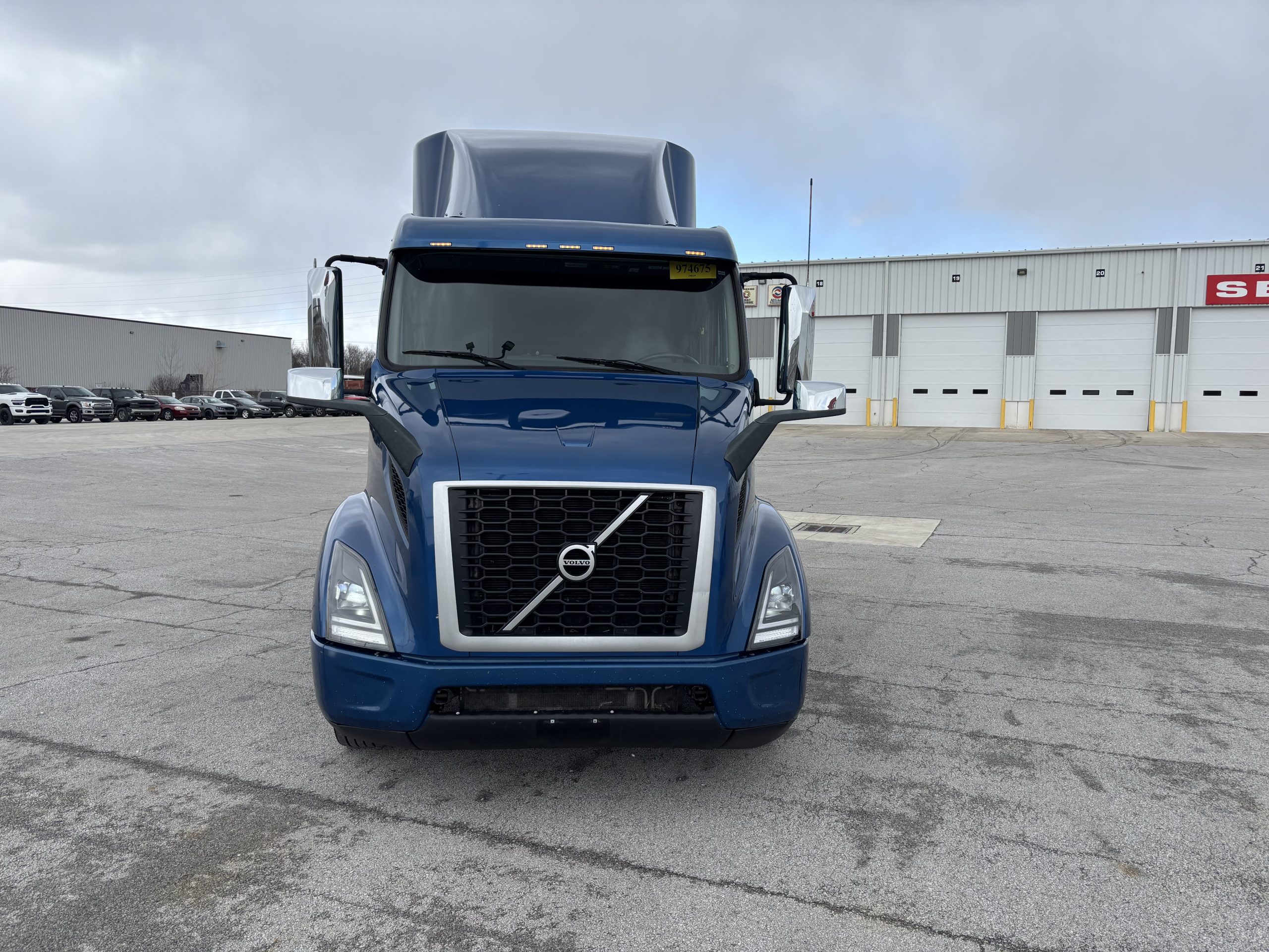2023 Volvo VNR 640 - image 2