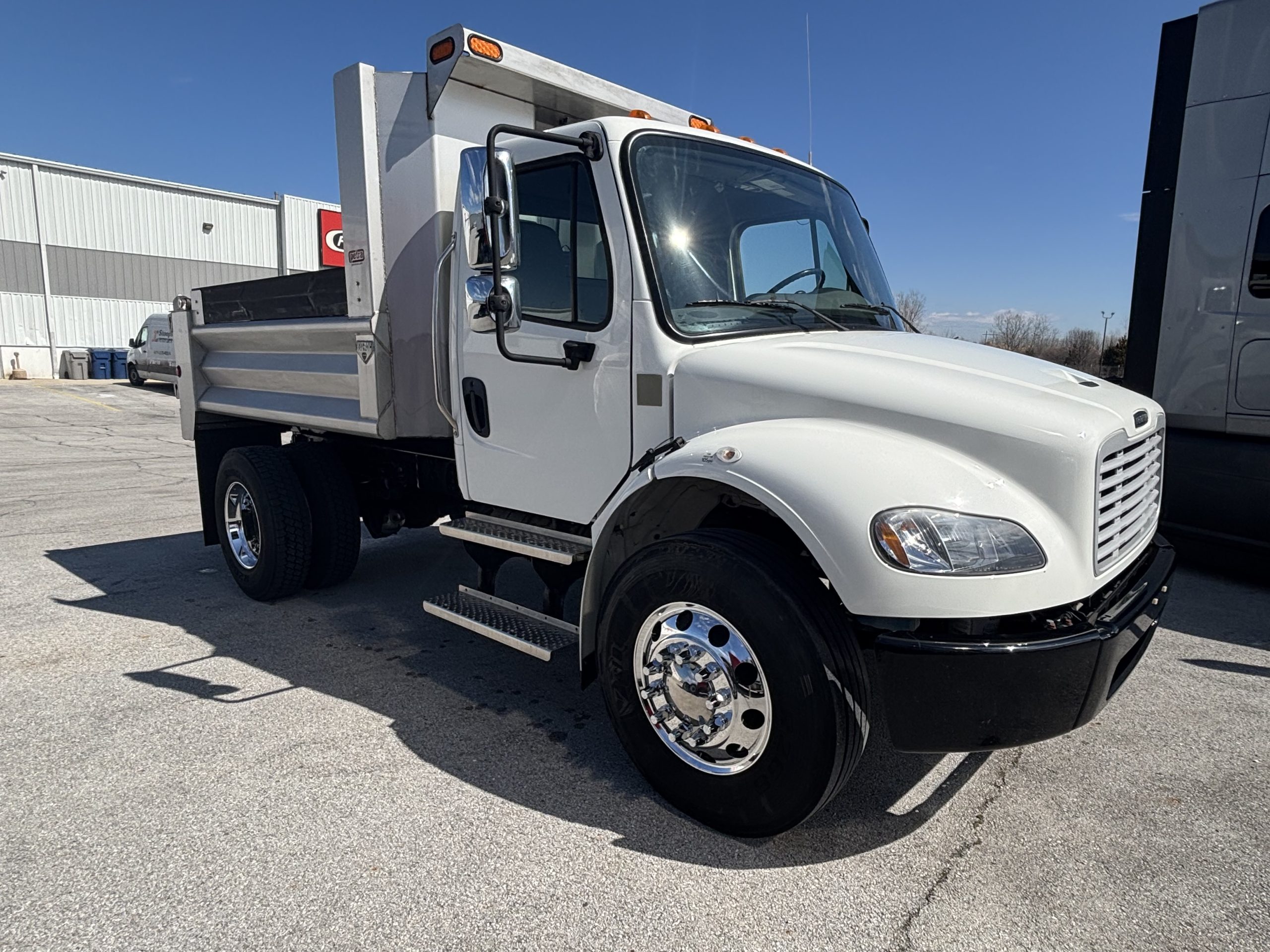 2021 Freightliner M2 106 - image 3 of 6