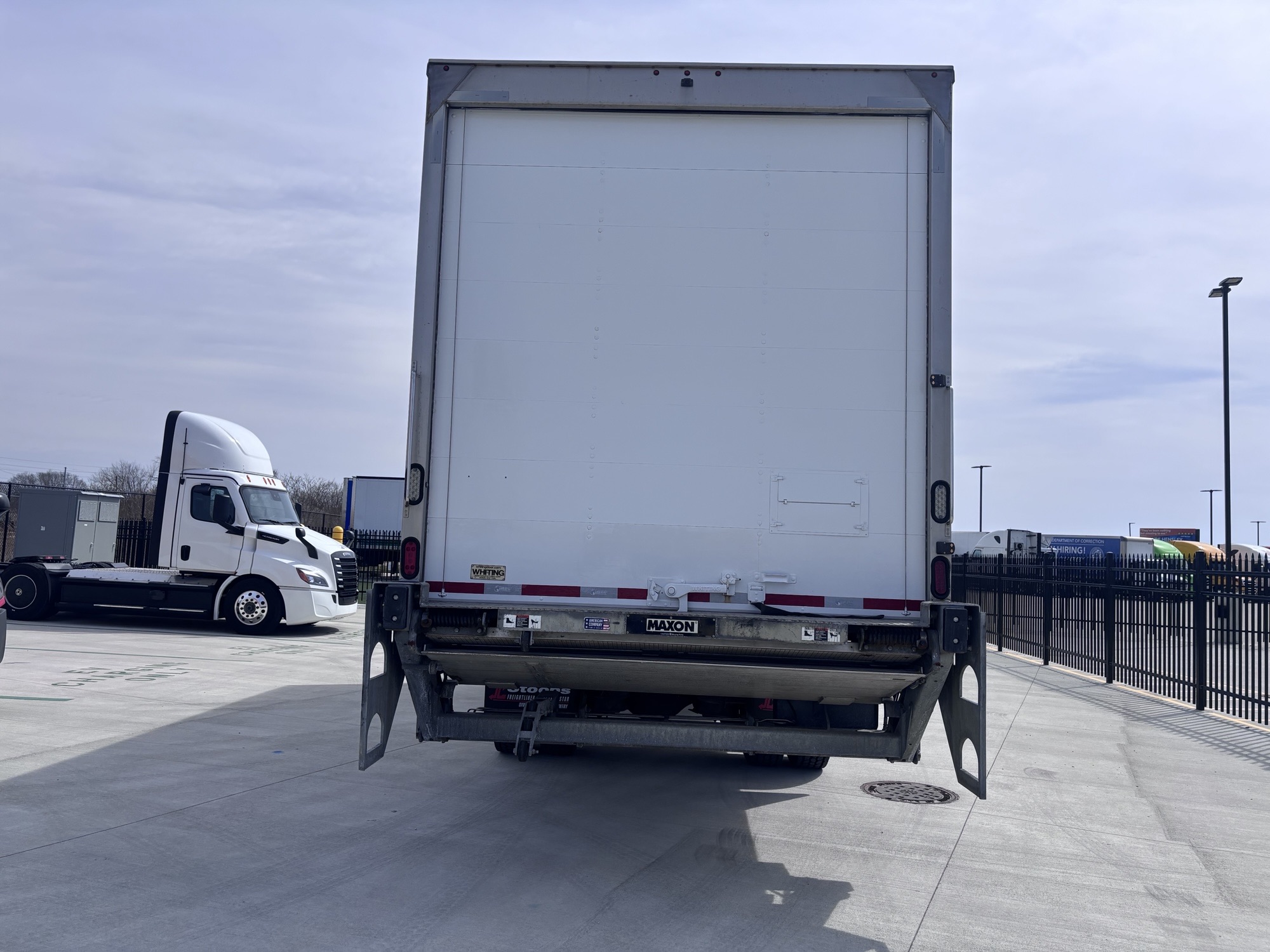 2021 Freightliner M2 106 — photo 4