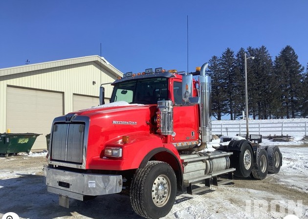 2015 Western Star 4900 - image 1