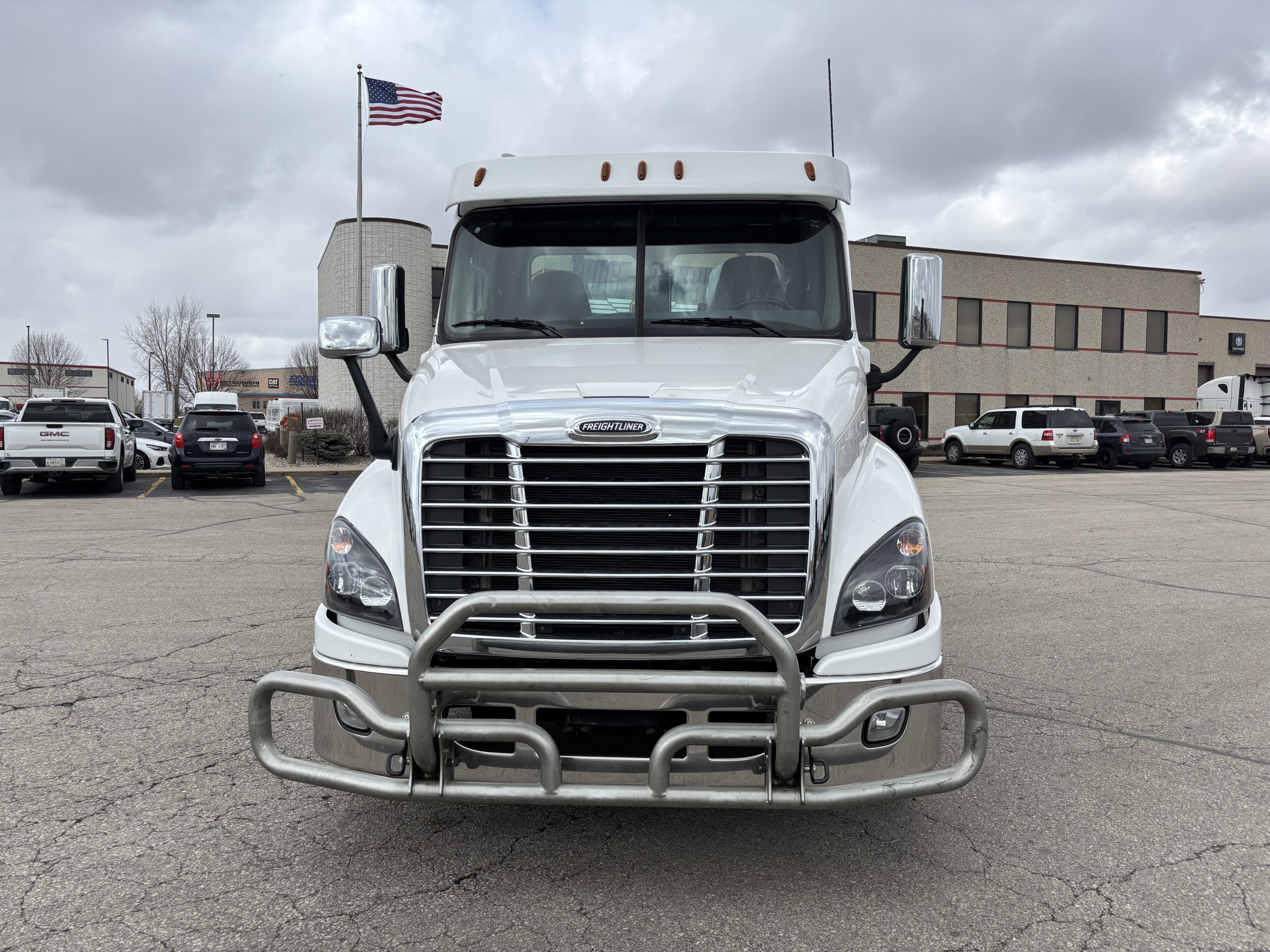 2018 Freightliner CA125 - image 2 of 6