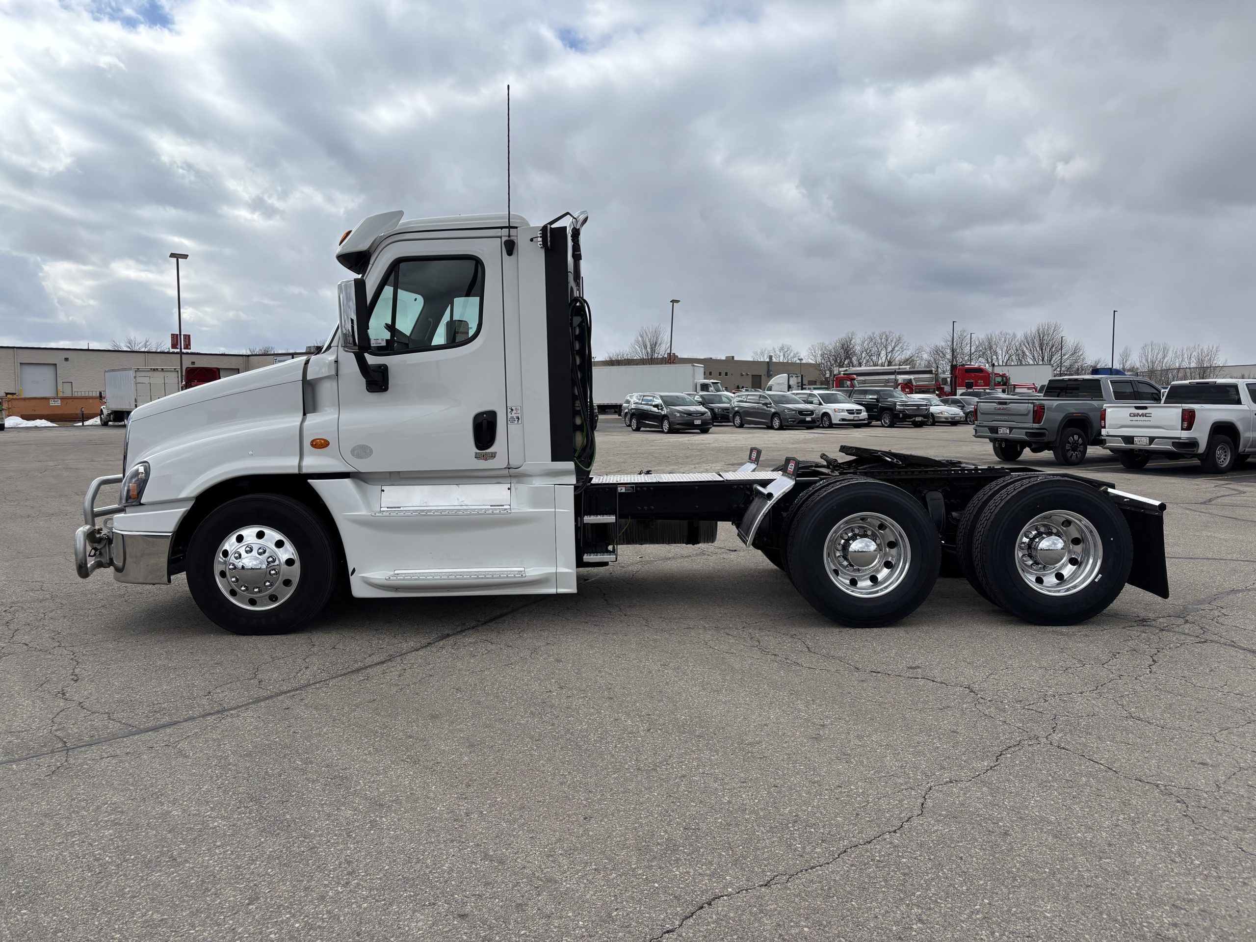 2018 Freightliner CA125 - image 5 of 6