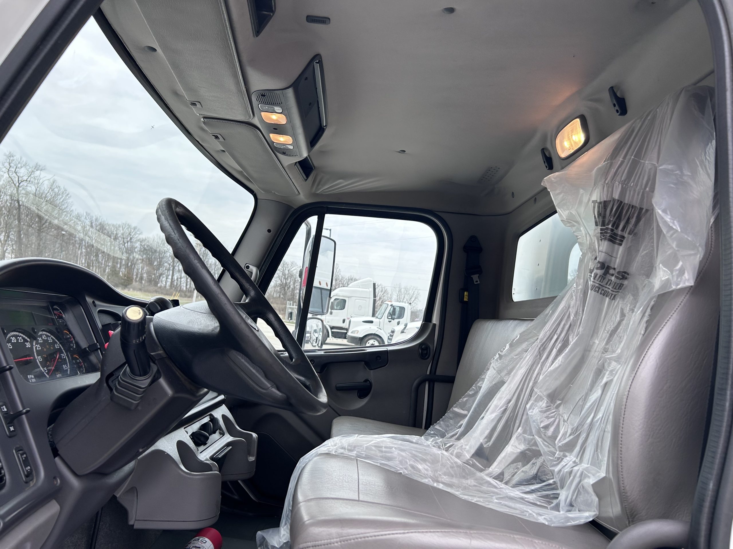 2019 Freightliner M2 106 — photo 4