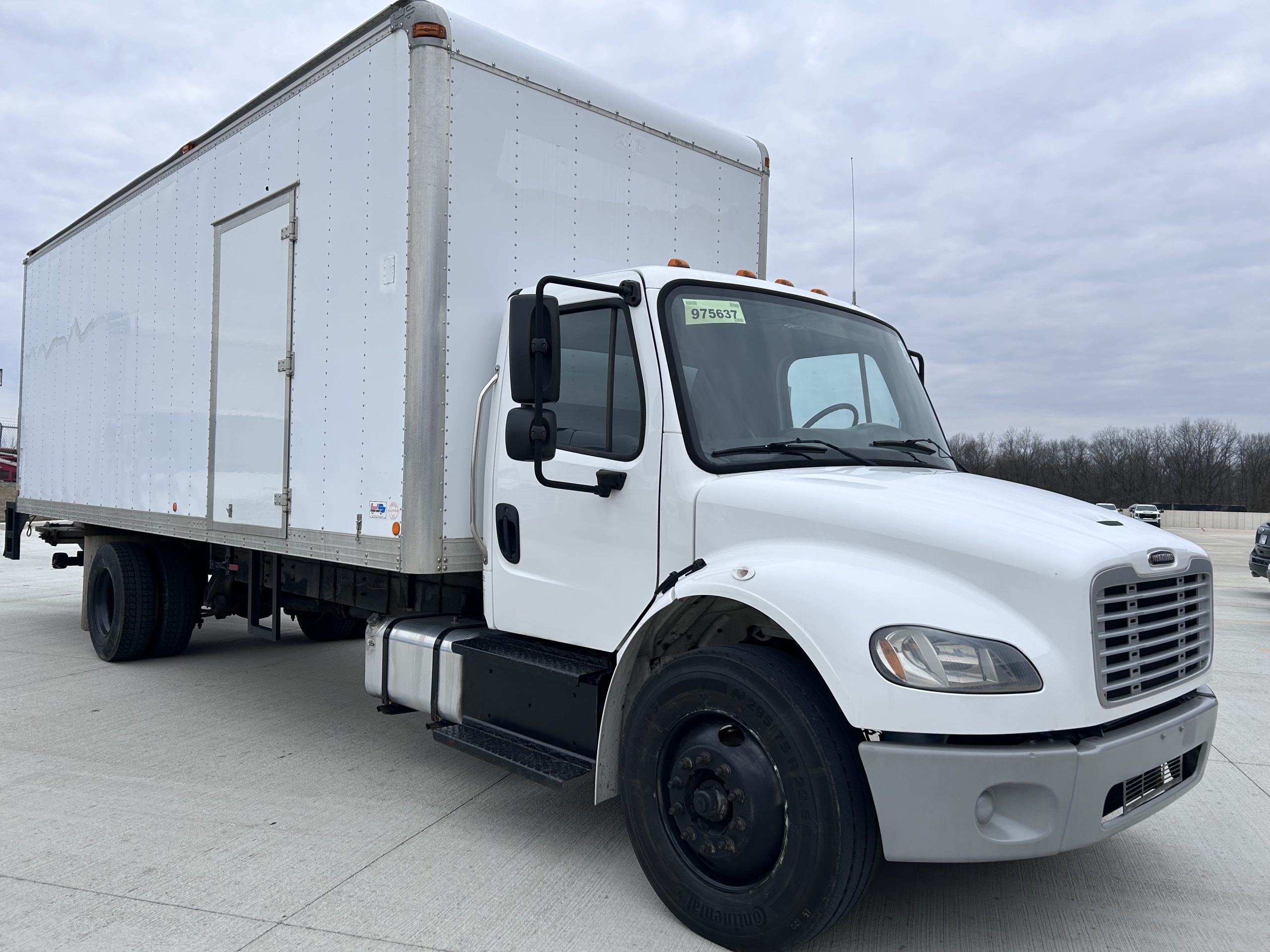 2018 Freightliner M2 106 — photo 3