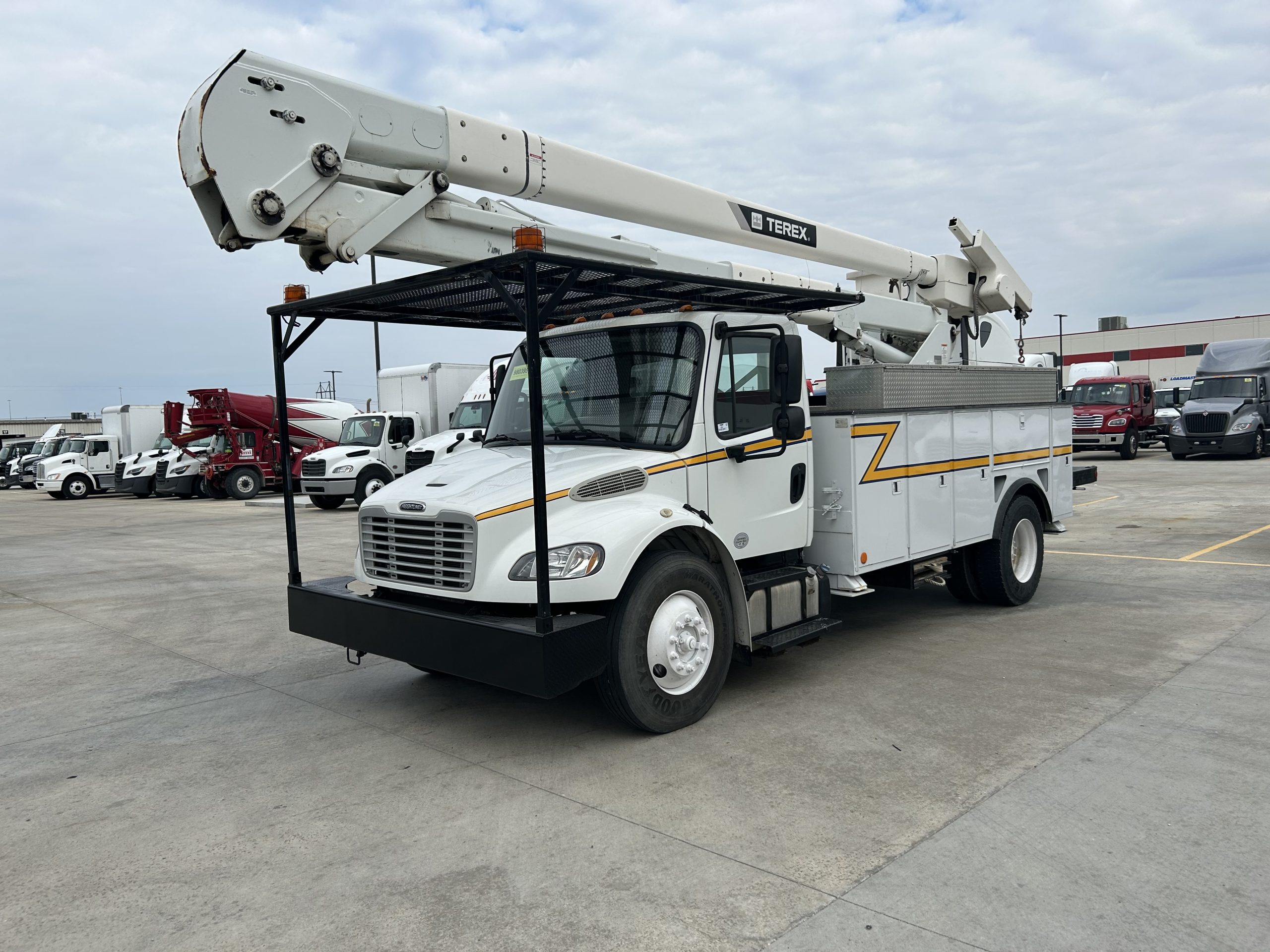 2016 Freightliner M2 106 - image 1 of 1