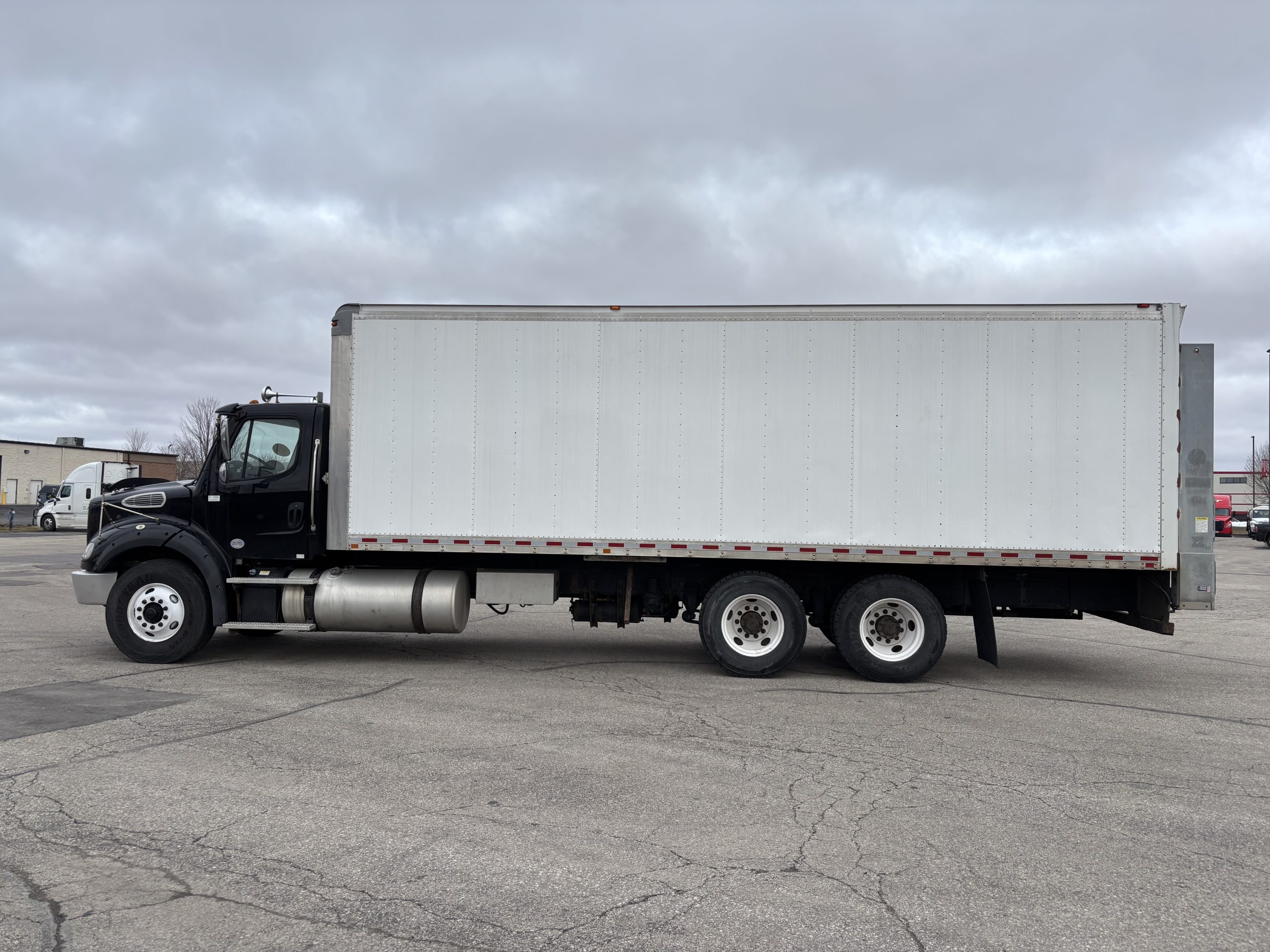2018 Freightliner M2112 - image 5 of 6