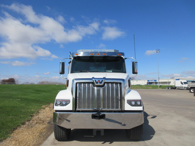 2027 Western Star 47X - image 2 of 6