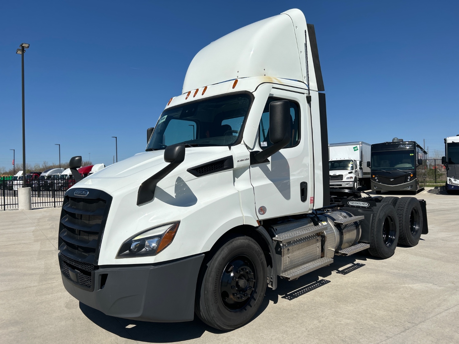 2021 Freightliner PE116DC 2021 Freightliner PE116DC - image 1 of 5