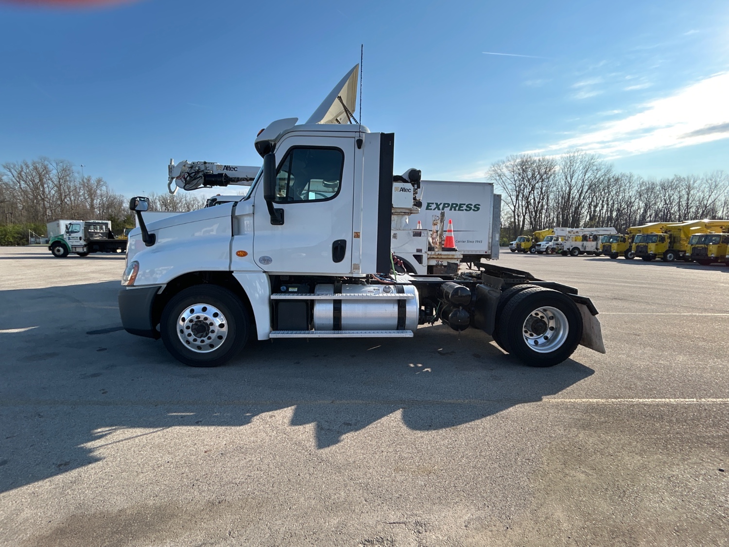2018 Freightliner CA125DC - image 6 of 6