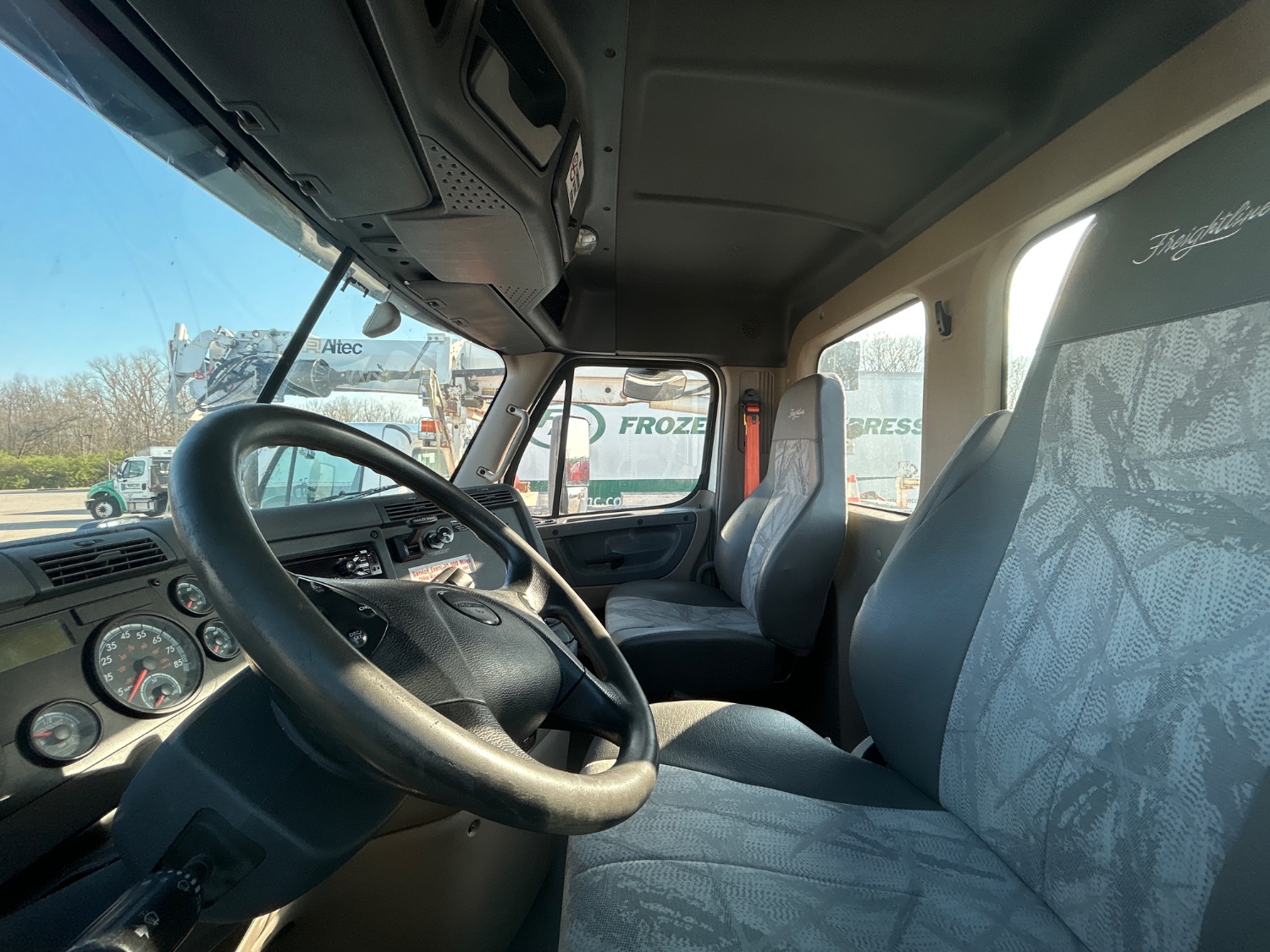 2018 Freightliner CA125DC - image 5 of 6