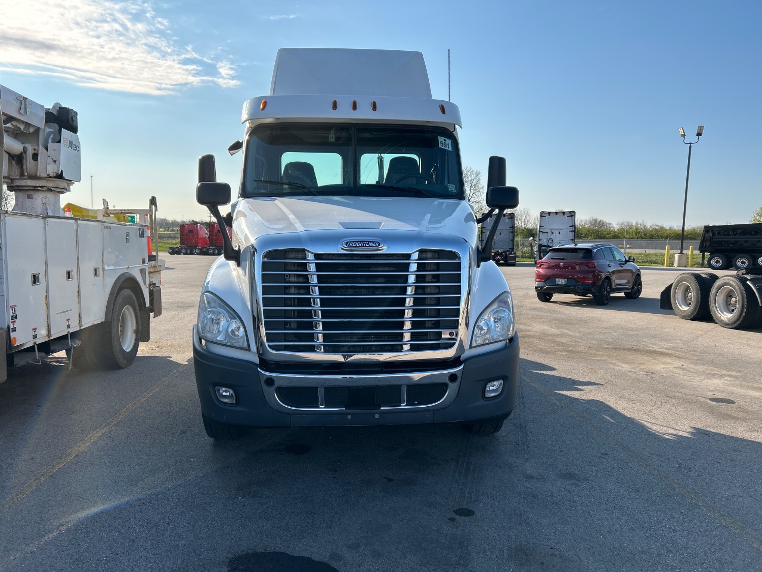 2018 Freightliner CA125DC - image 2 of 6