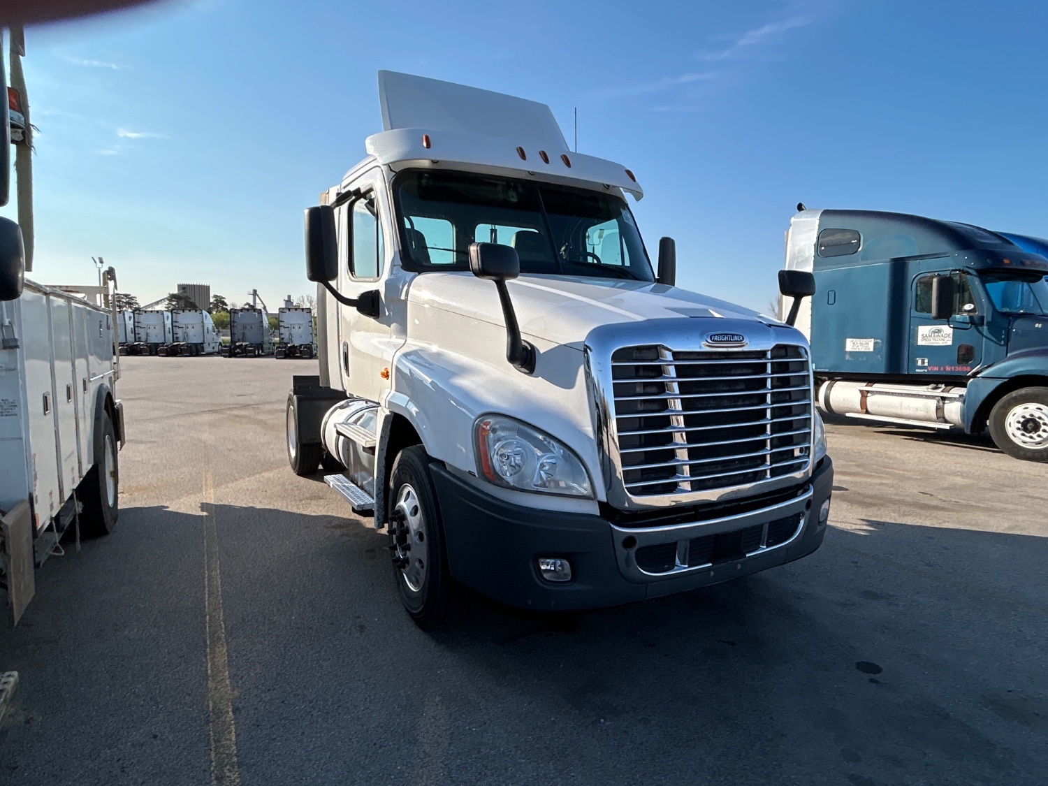 2018 Freightliner CA125DC - image 3 of 6