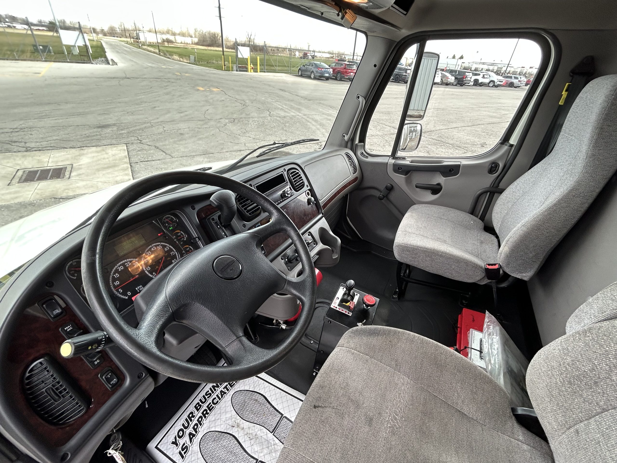 2021 Freightliner M2 106 2021 Freightliner M2 106 - image 5 of 6
