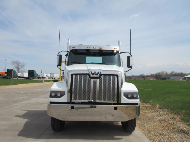 2027 Western Star 49X — photo 3
