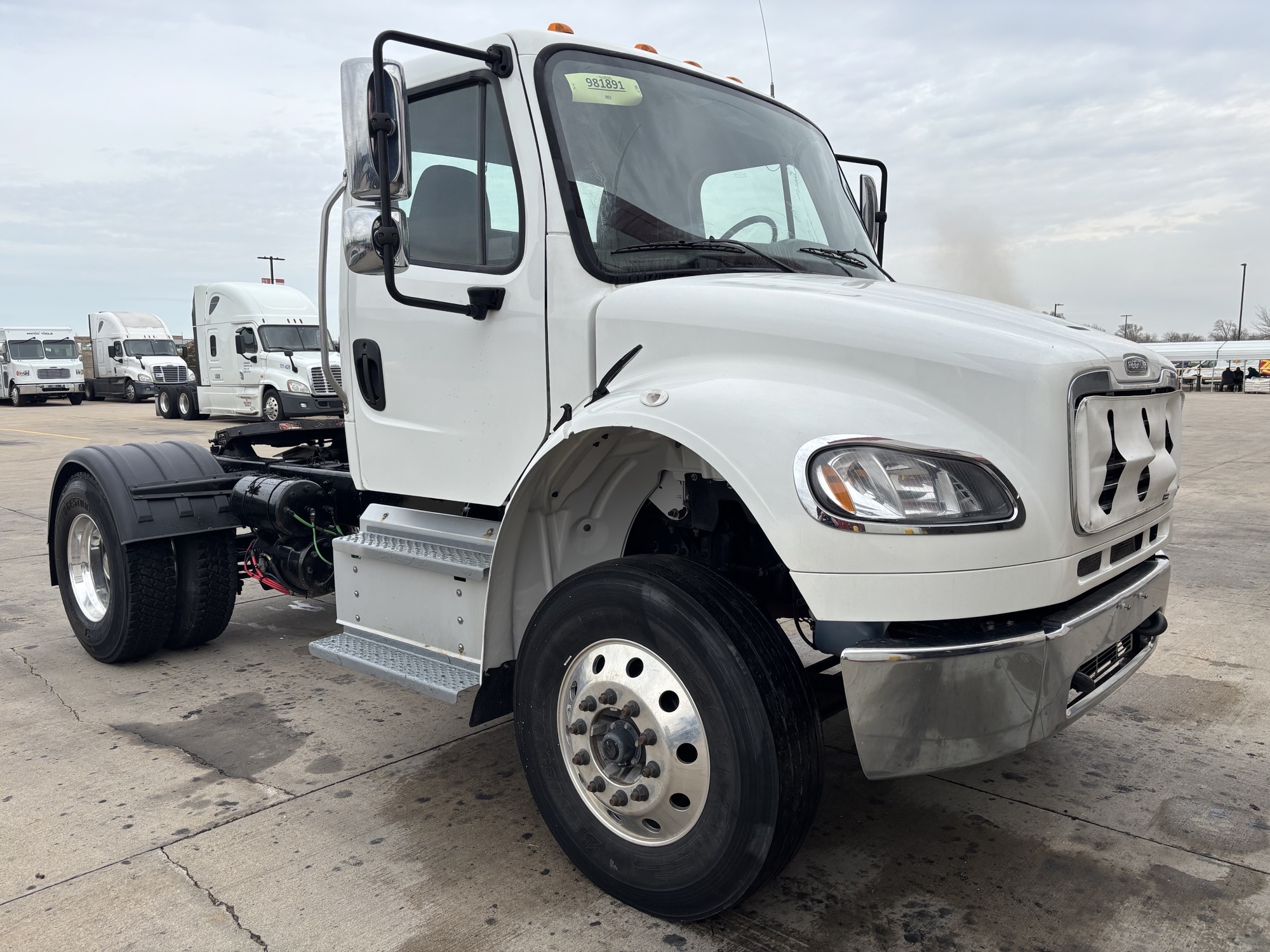 2021 Freightliner M2 106 - image 3 of 6