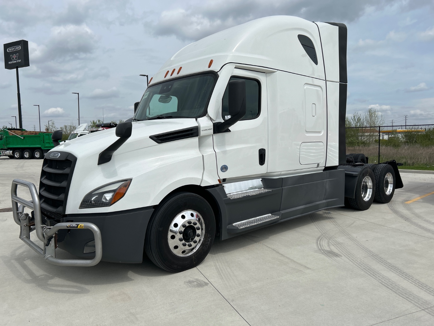 2023 Freightliner PT126SLP image 1