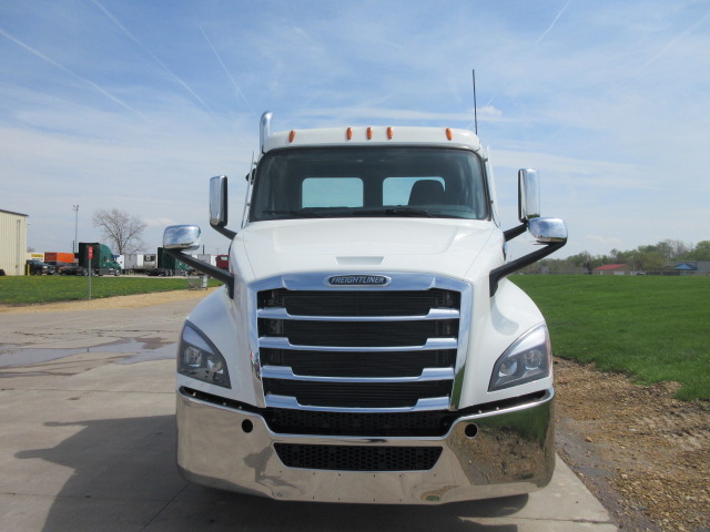 2027 Freightliner PT126DC - image 2 of 6