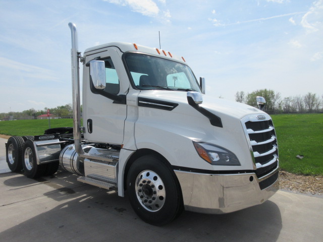 2027 Freightliner PT126DC - image 3 of 6
