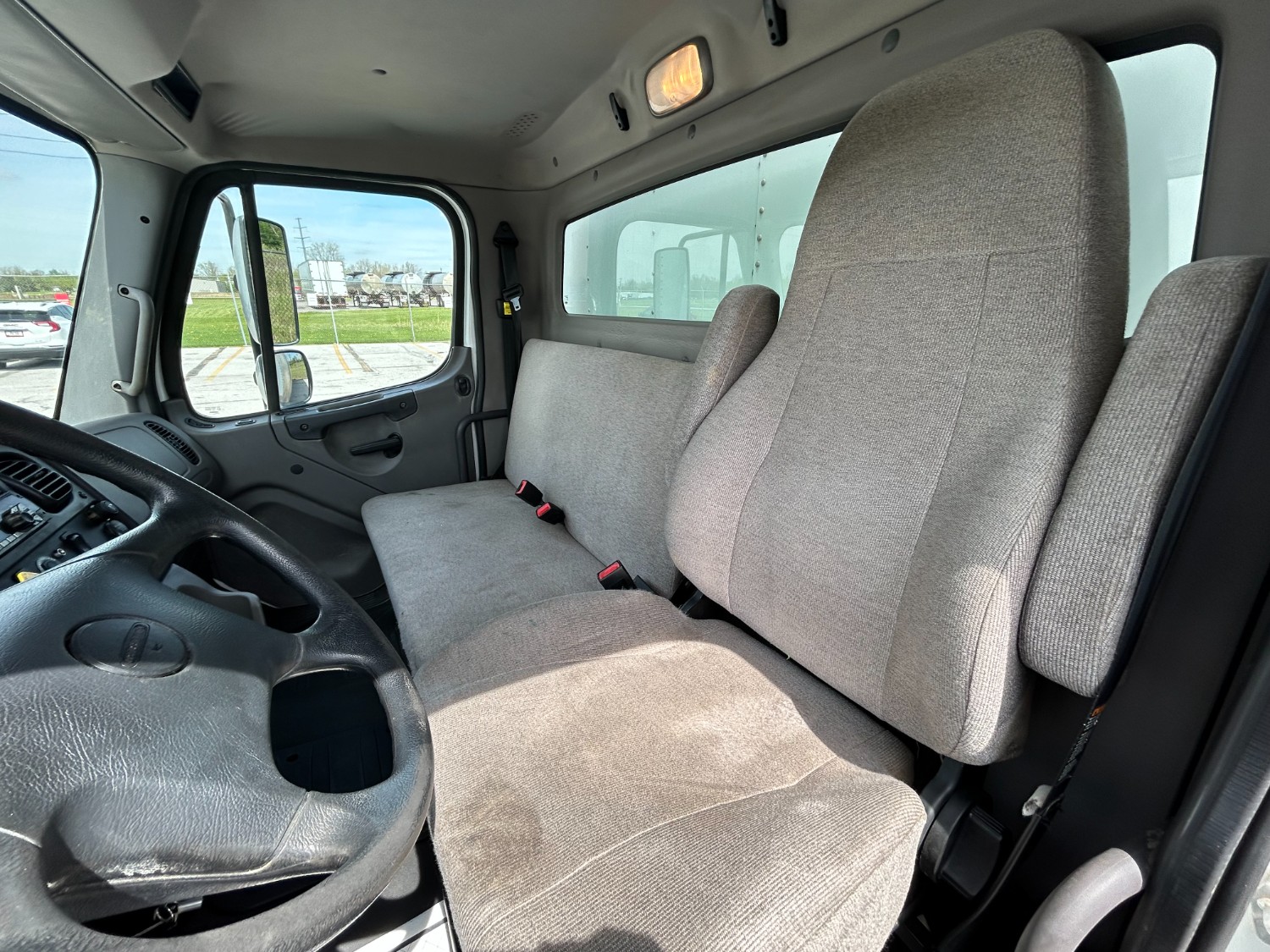 2019 Freightliner M2 106 - image 5 of 6
