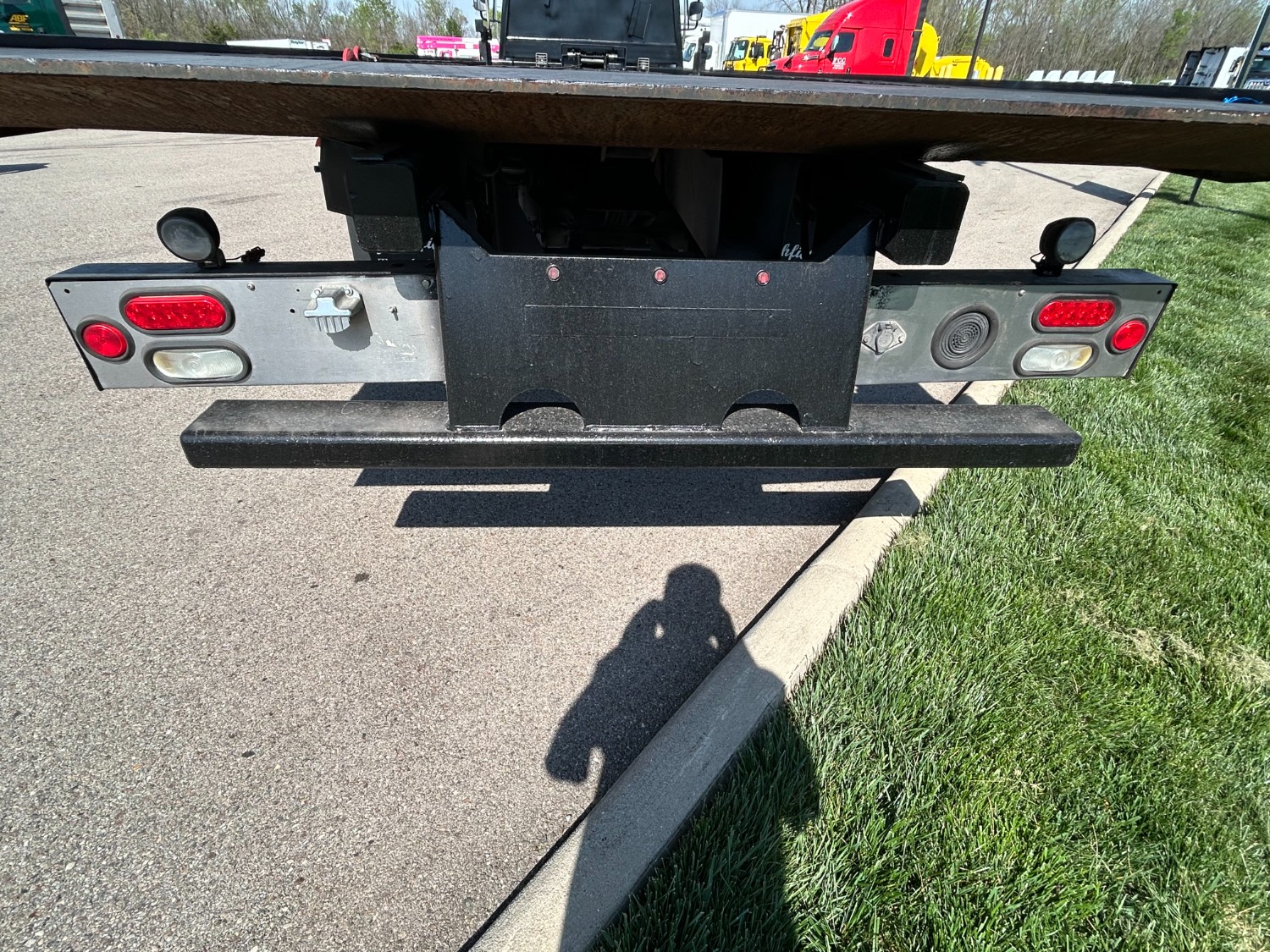 2015 Freightliner M2 106 - image 3 of 6