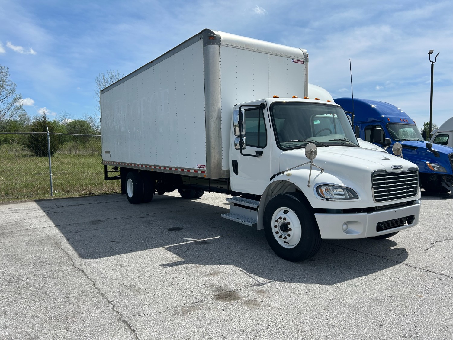 2019 Freightliner M2 106 - image 3 of 6