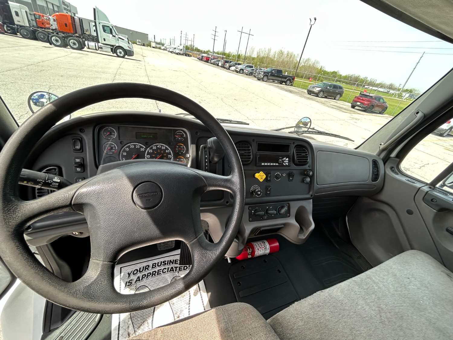 2019 Freightliner M2 106 - image 4 of 6