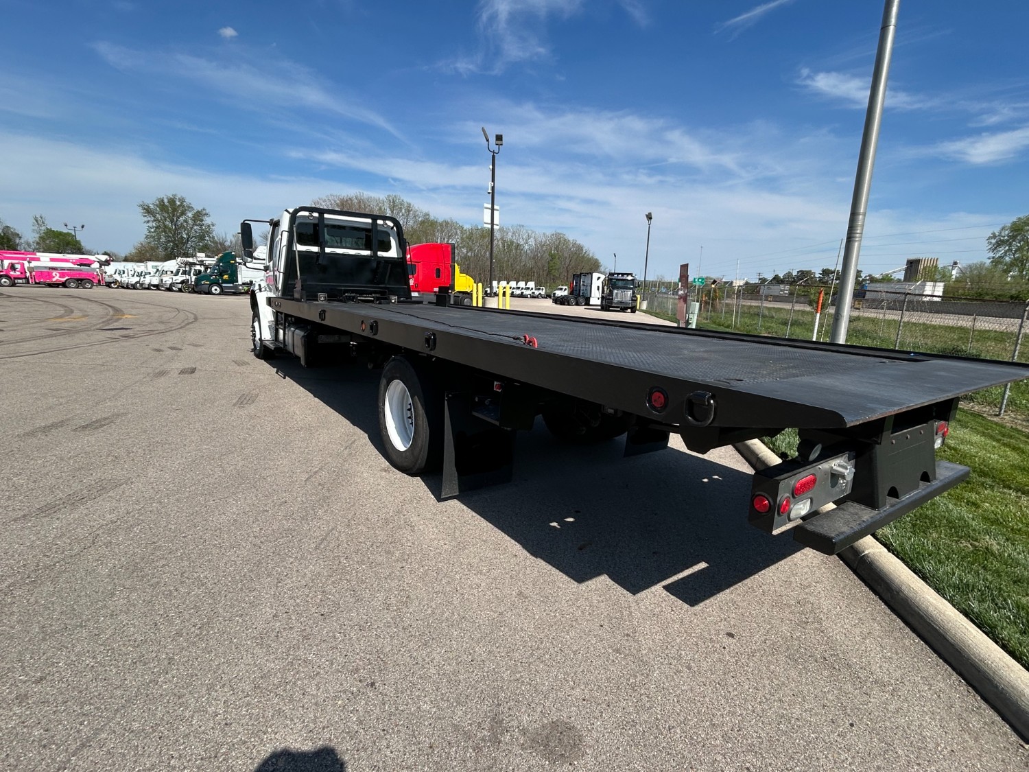 2015 Freightliner M2 106 - image 6 of 6