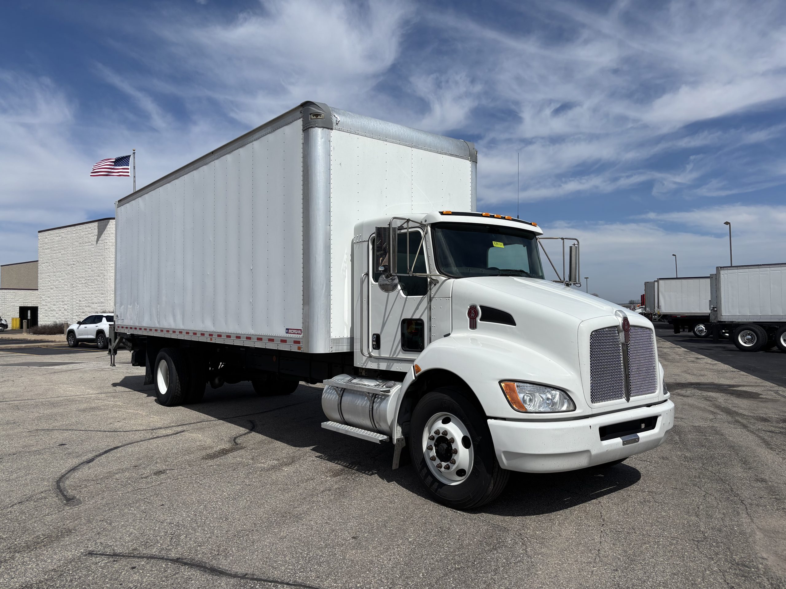 2022 Kenworth T270 - image 3 of 5