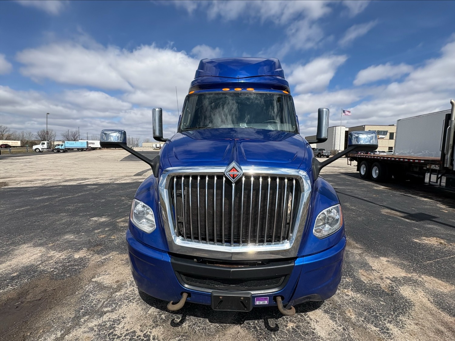 2020 International LT625 - image 2 of 4