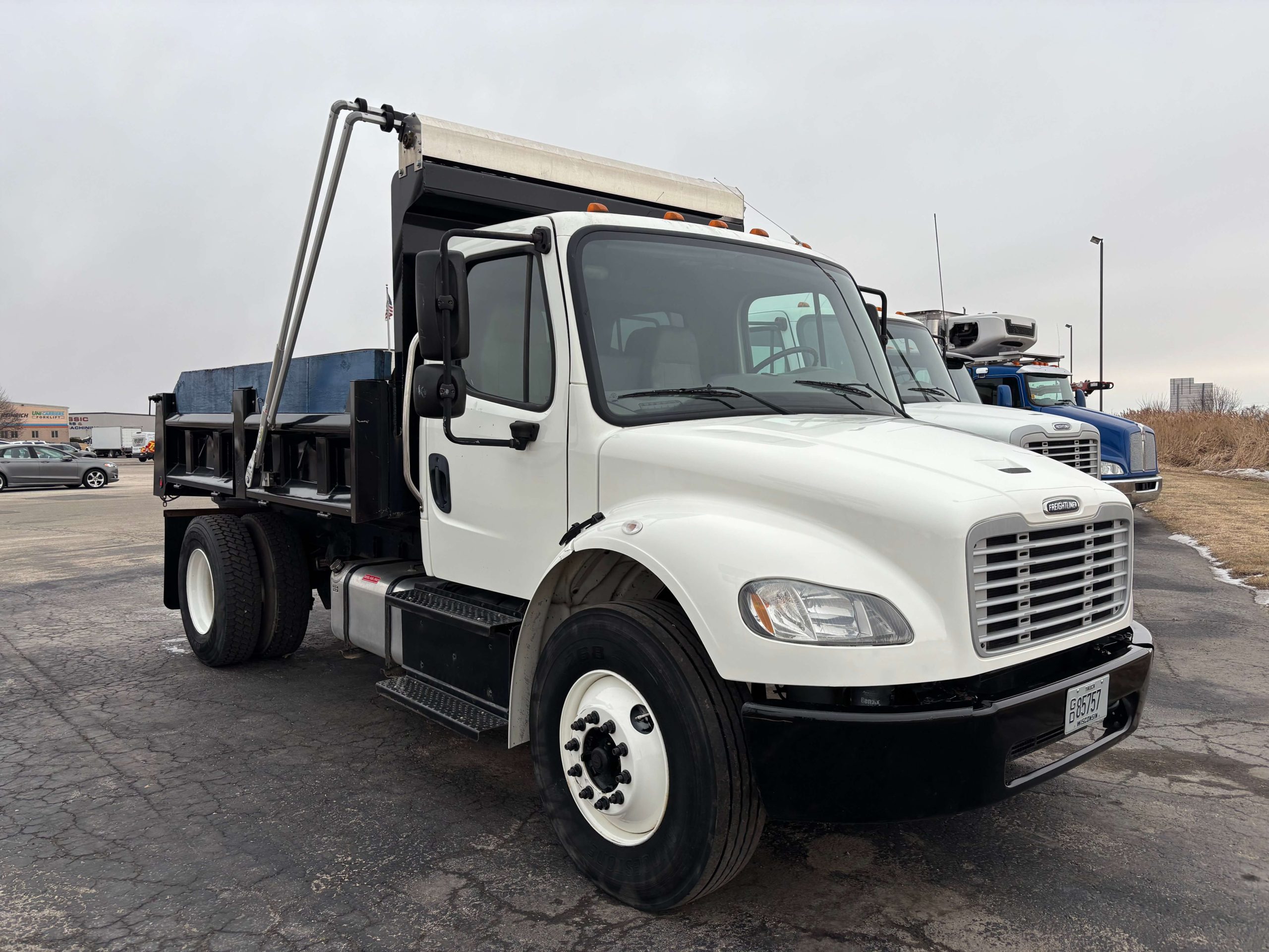 2015 Freightliner M2 106 - image 3 of 6