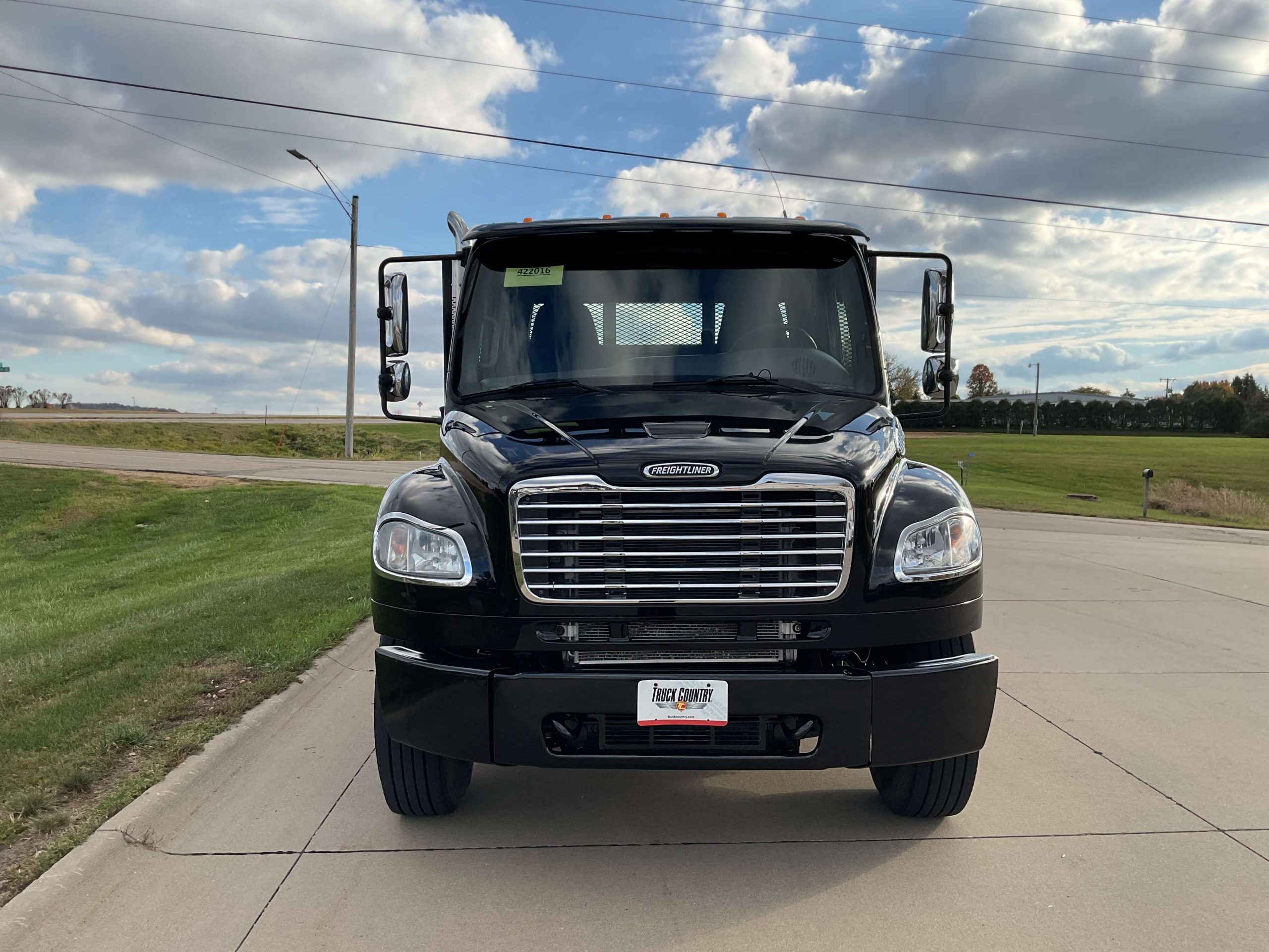 2017 Freightliner M2 106 2017 Freightliner M2 106 - image 2 of 6