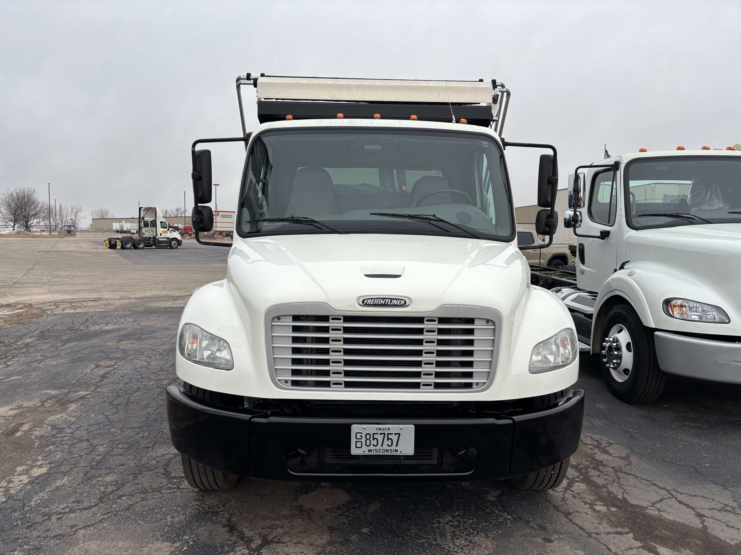 2015 Freightliner M2 106 - image 2 of 6