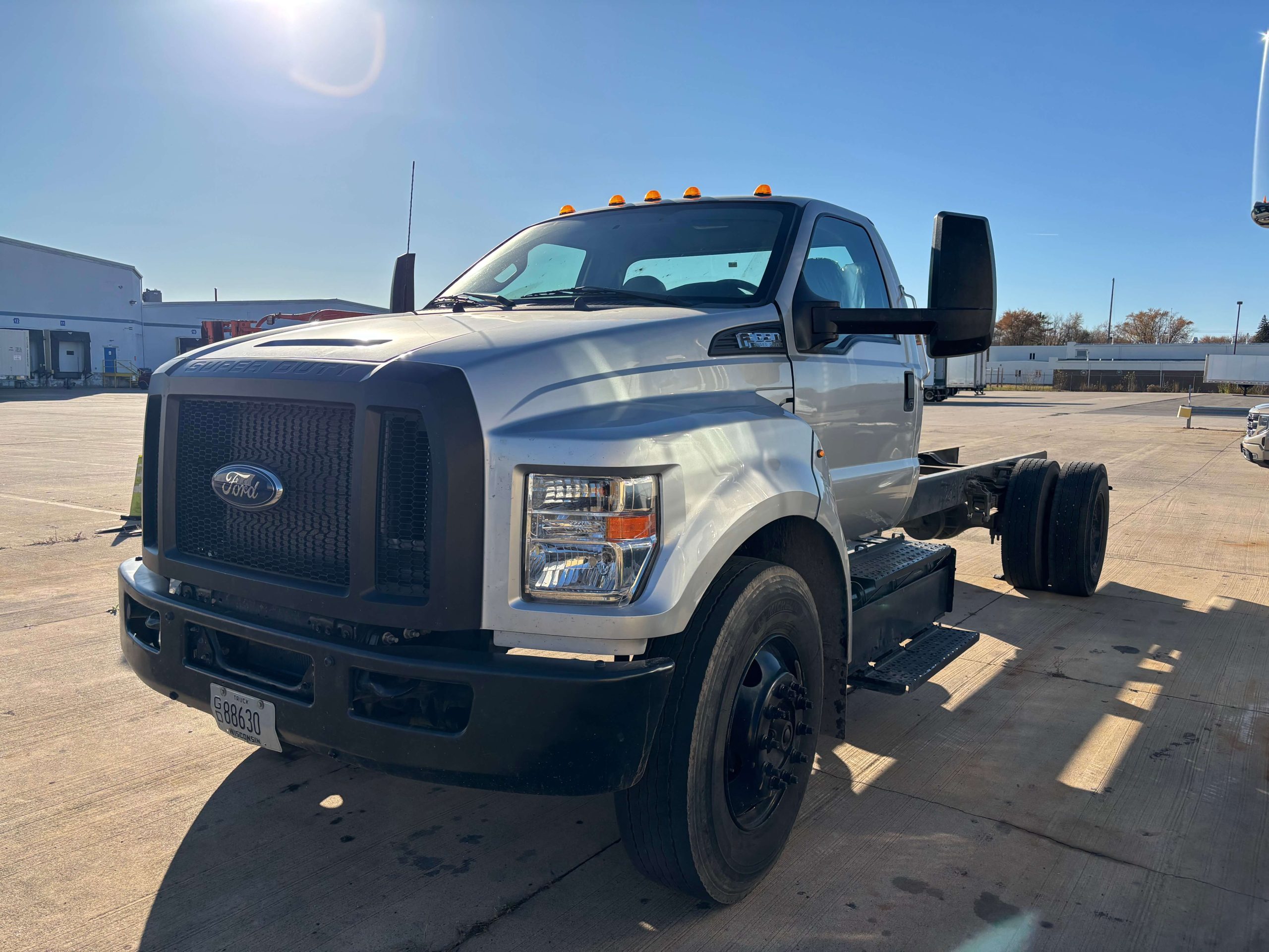 2022 Ford F650 image 1