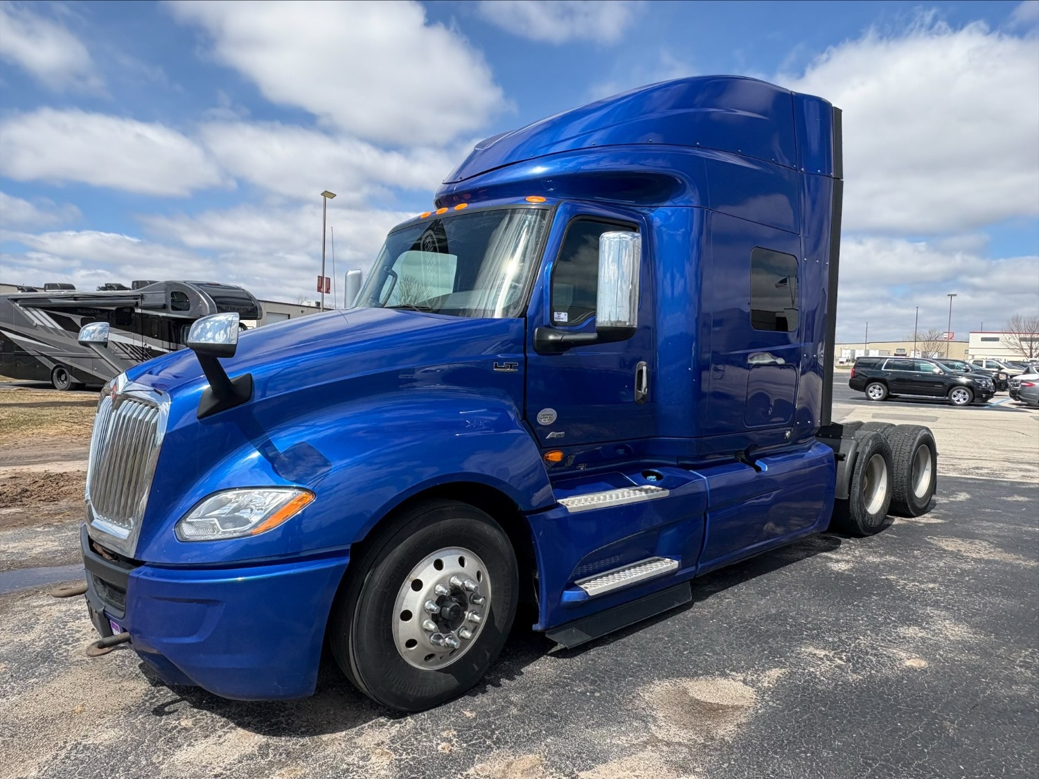 2020 International LT625 - image 1 of 4