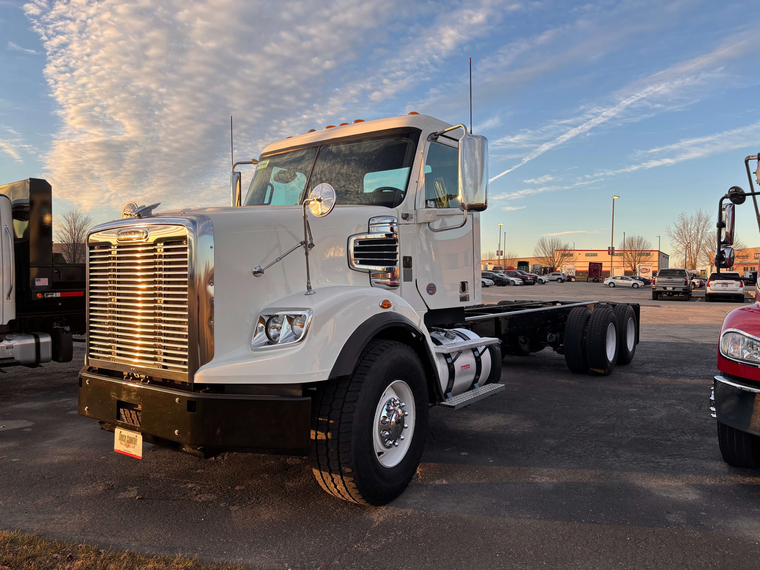 2014 Freightliner 122SD image 1